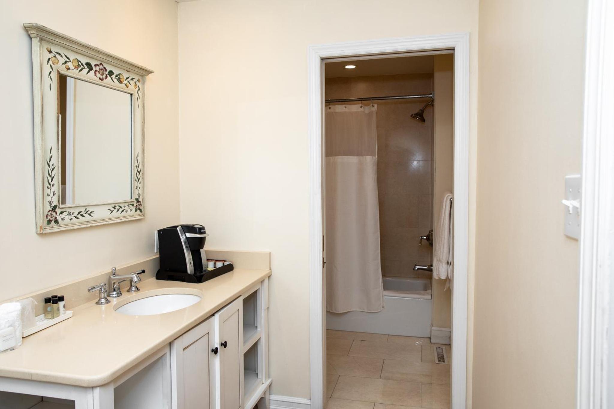Three Village Inn - Property Image 10