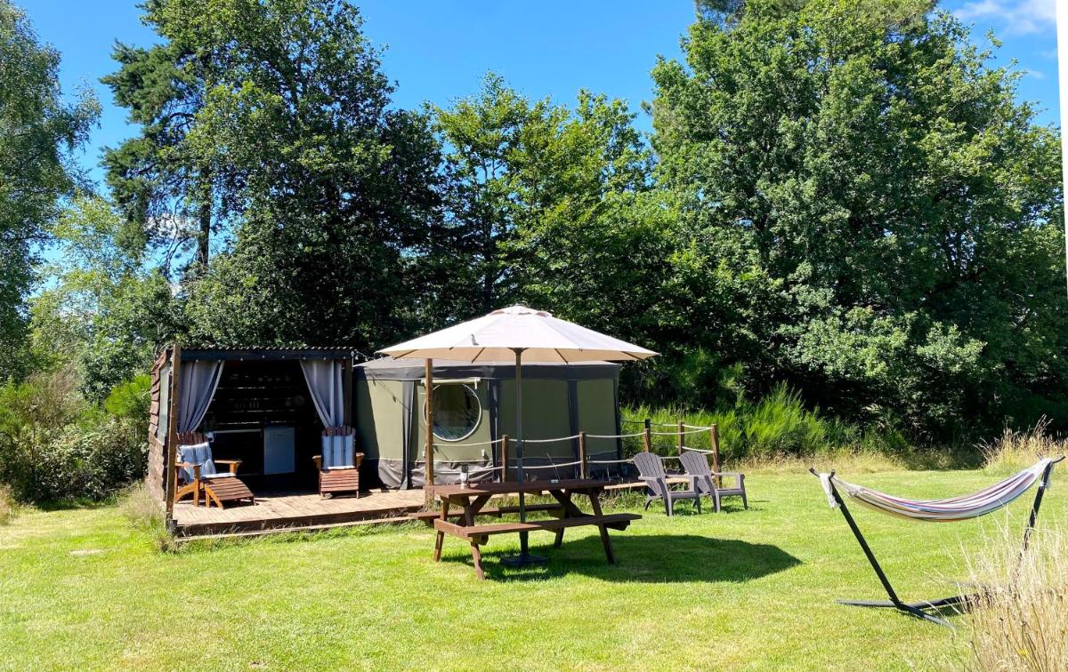Yurt at Le Ranch Camping et Glamping view 4