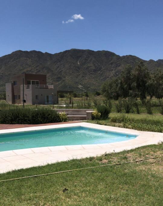 La Americana, casa entre sierras