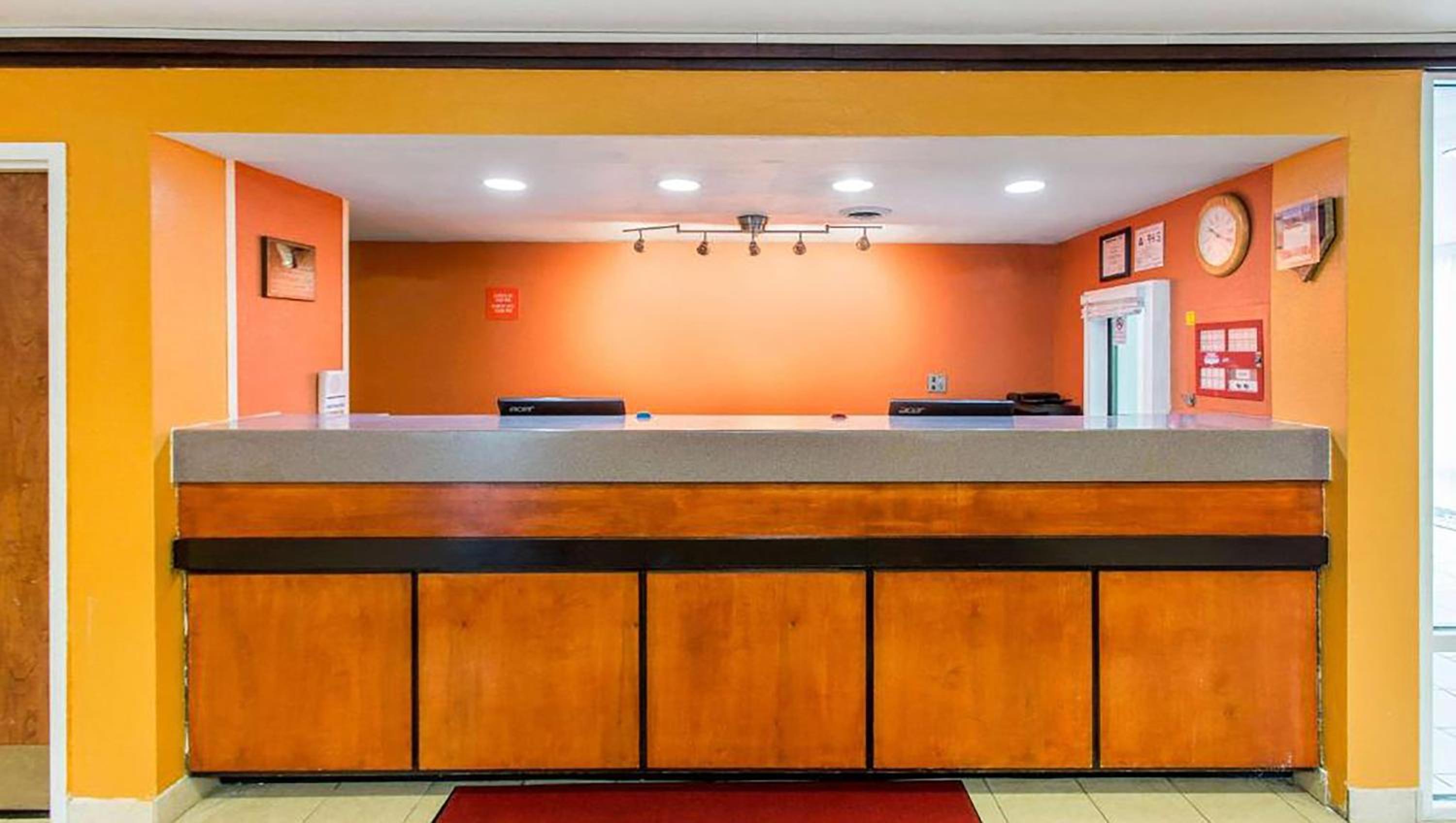 Studios & Suites 4 Less Charlotte - Image 2