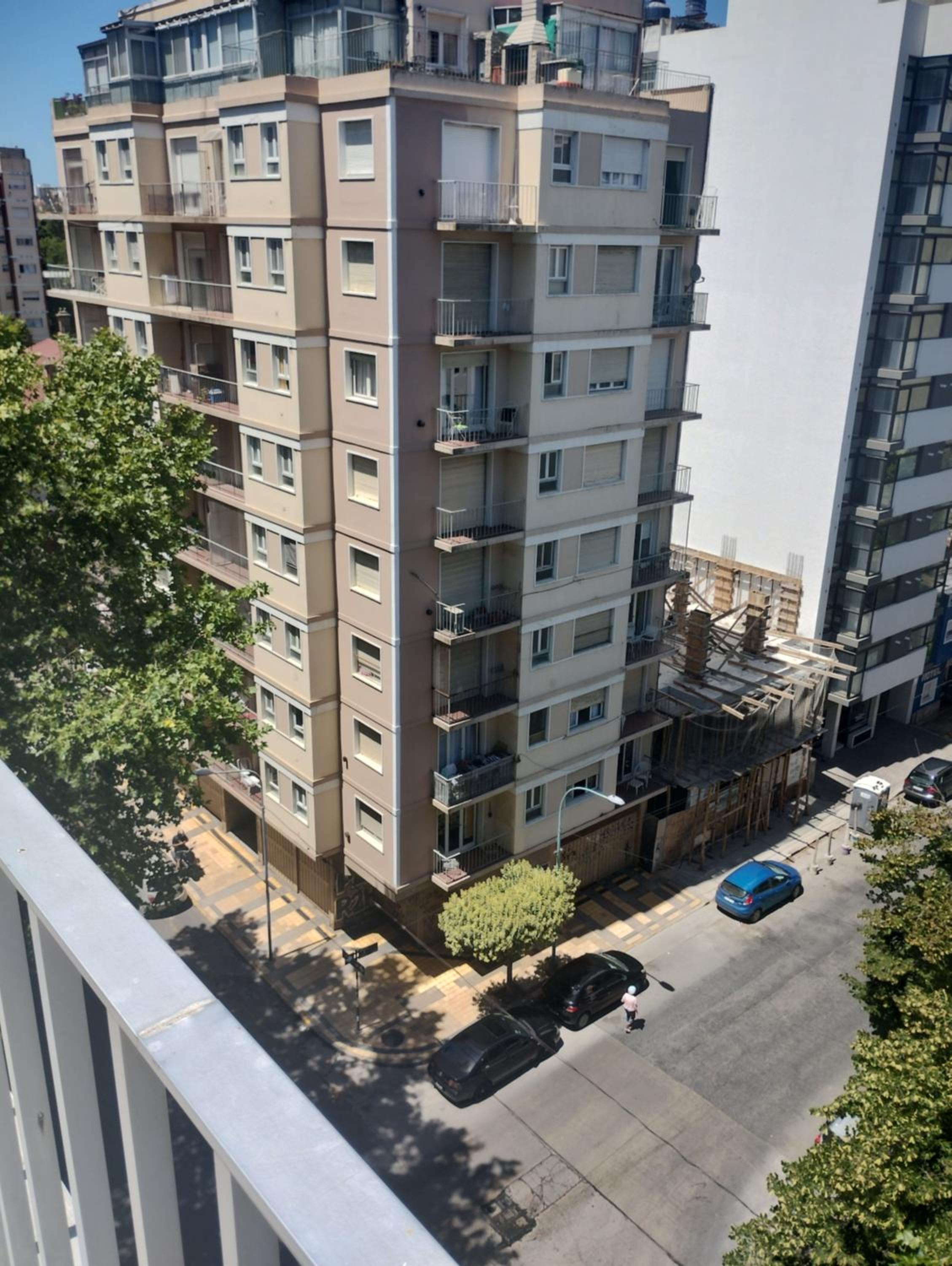 Alsina 2300 Depto 2 ambientes con terraza propia