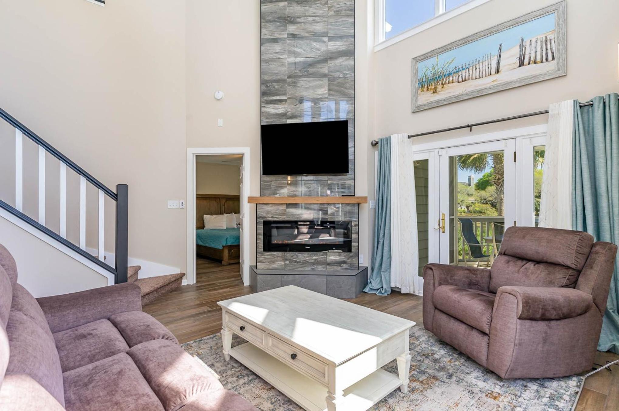 Gorgeous and spacious 4 bedroom villa - 8D Windermere by the Sea villa view 2