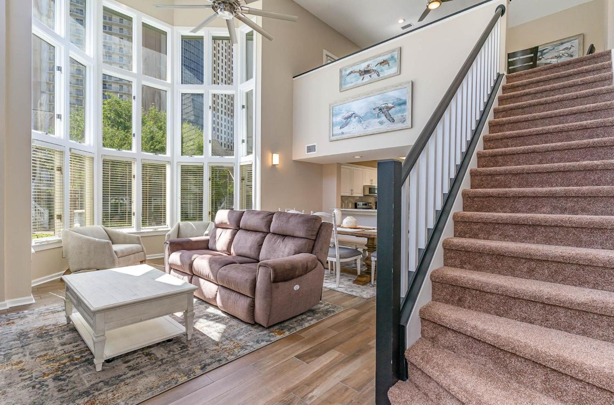 Gorgeous and spacious 4 bedroom villa - 8D Windermere by the Sea villa view 3