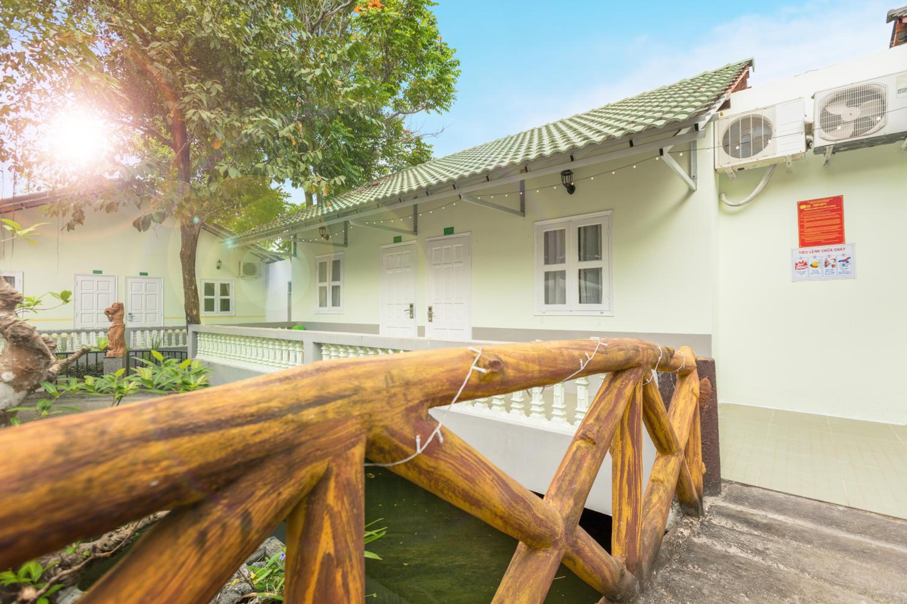 Hotel Caroline Resort - Image 1