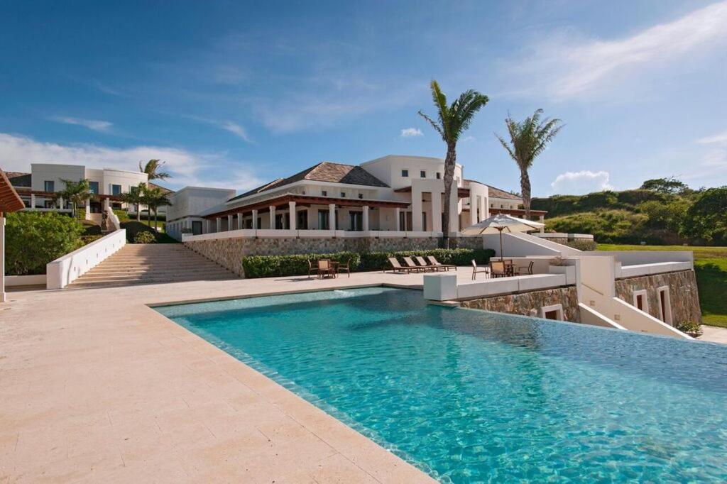 Las Verandas Hotel & Villas