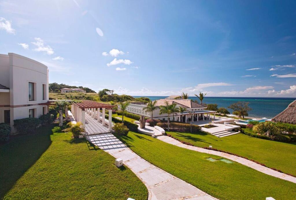 Las Verandas Hotel & Villas