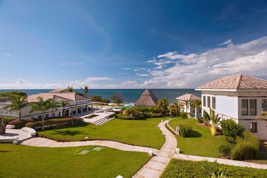 Las Verandas Hotel & Villas