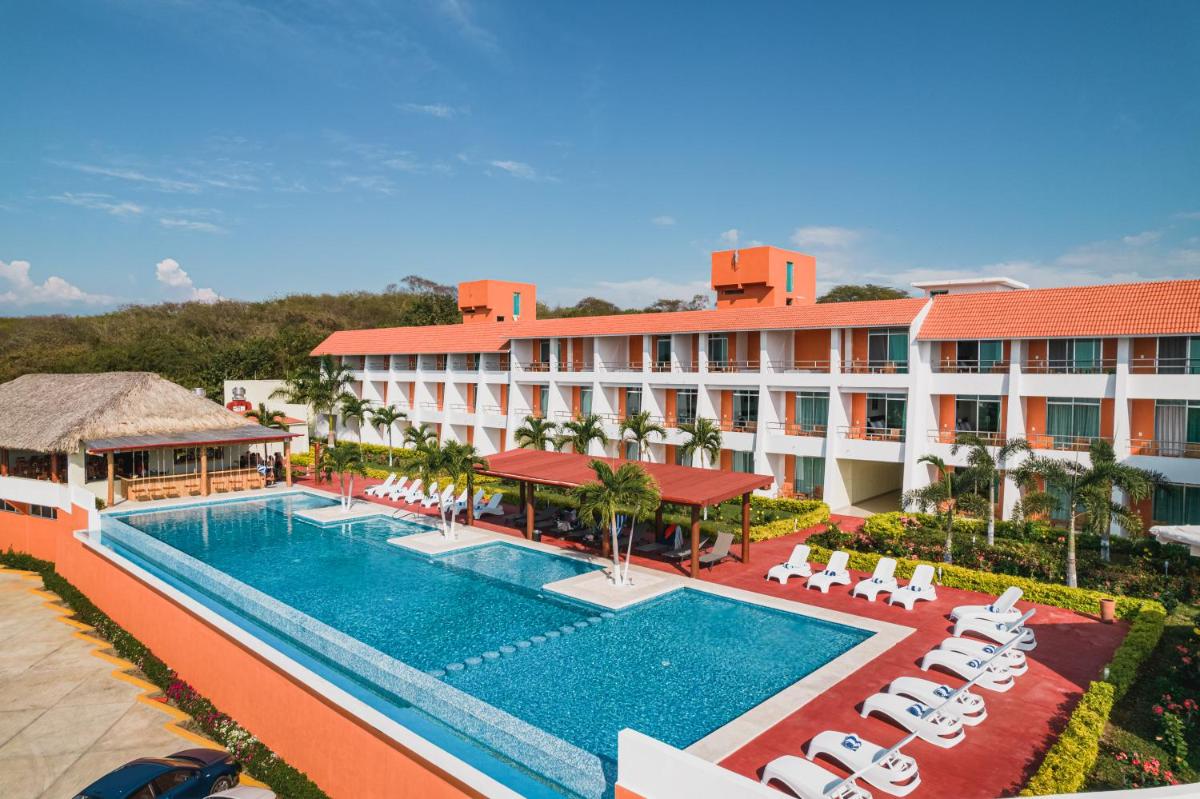 Hotel Brisa Color Esmeralda - Image 1