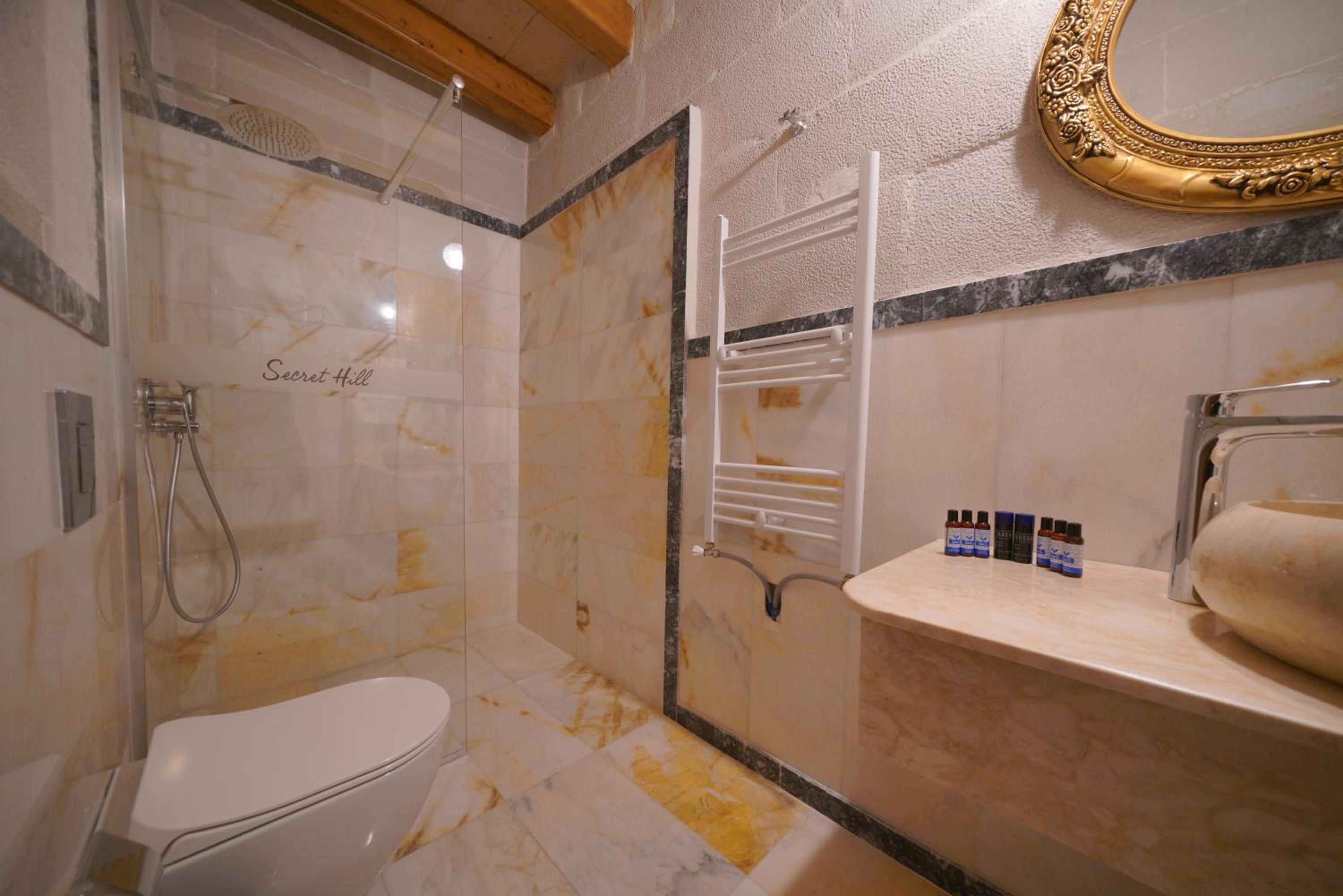 Secret Hill Cave Suites - Image 119