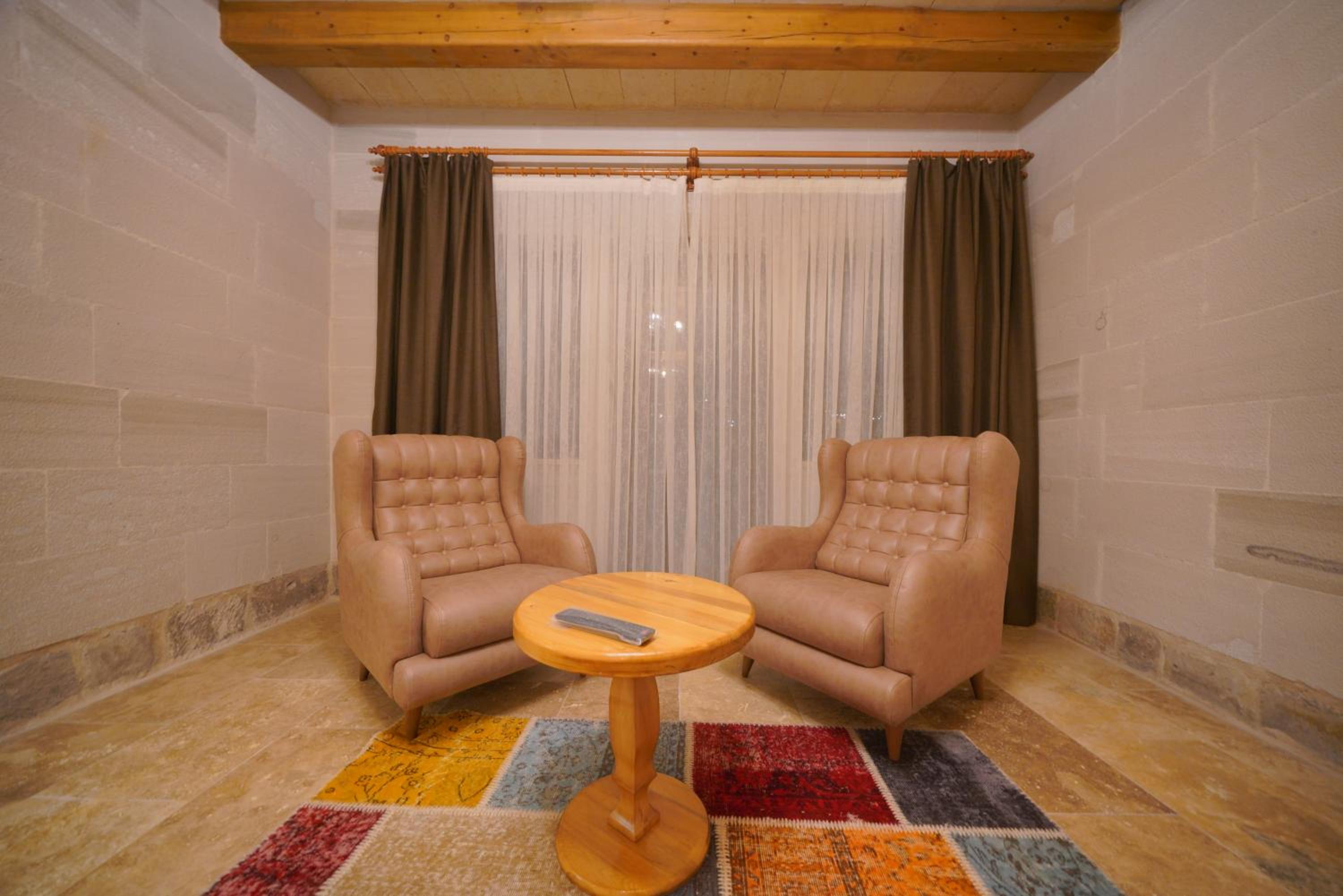 Secret Hill Cave Suites - Image 6