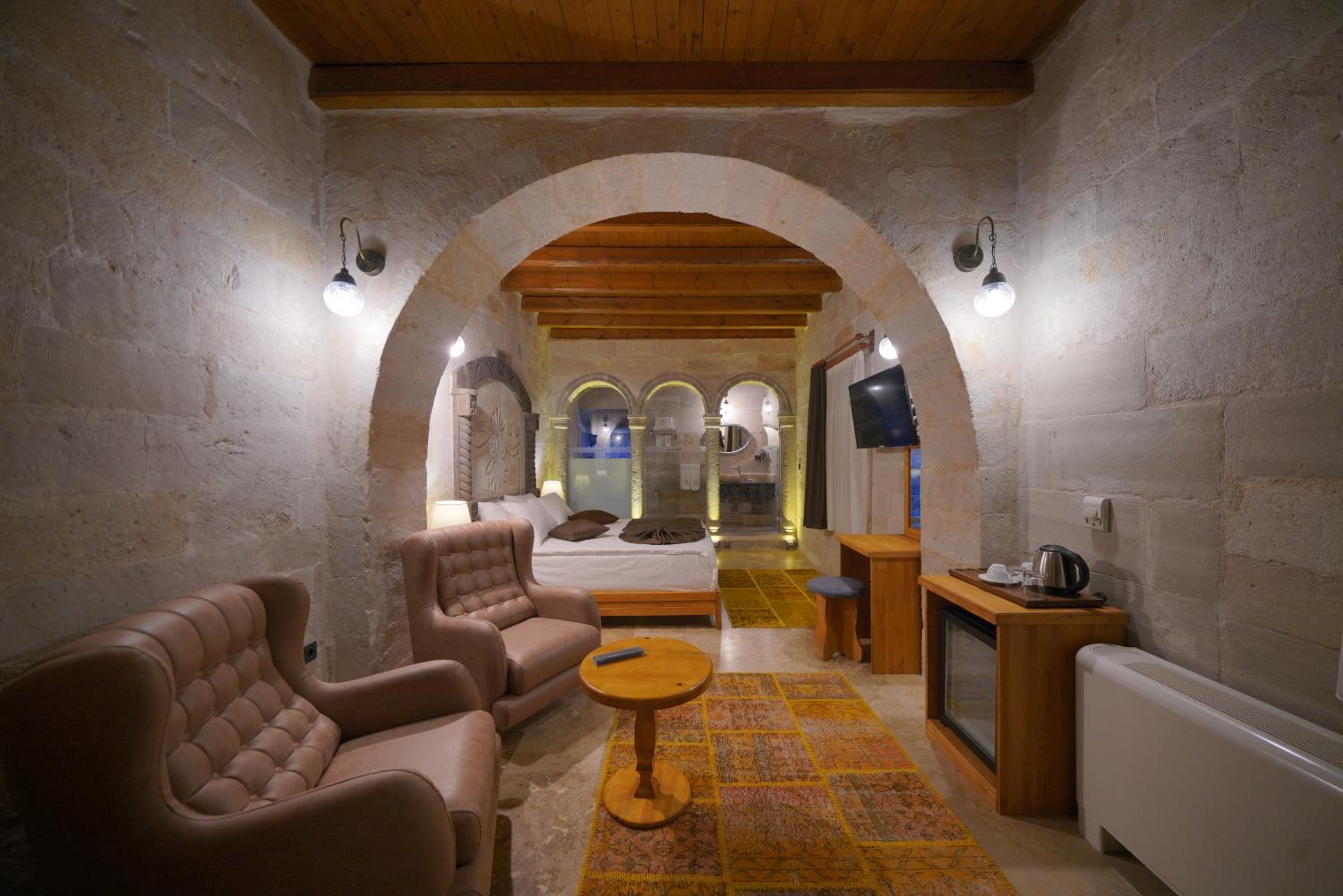 Secret Hill Cave Suites - Image 121