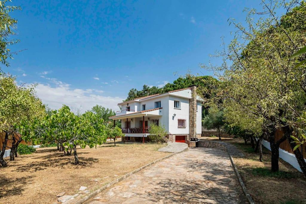 Casa Hortensia. Barbacoa en Robledo de Chavela