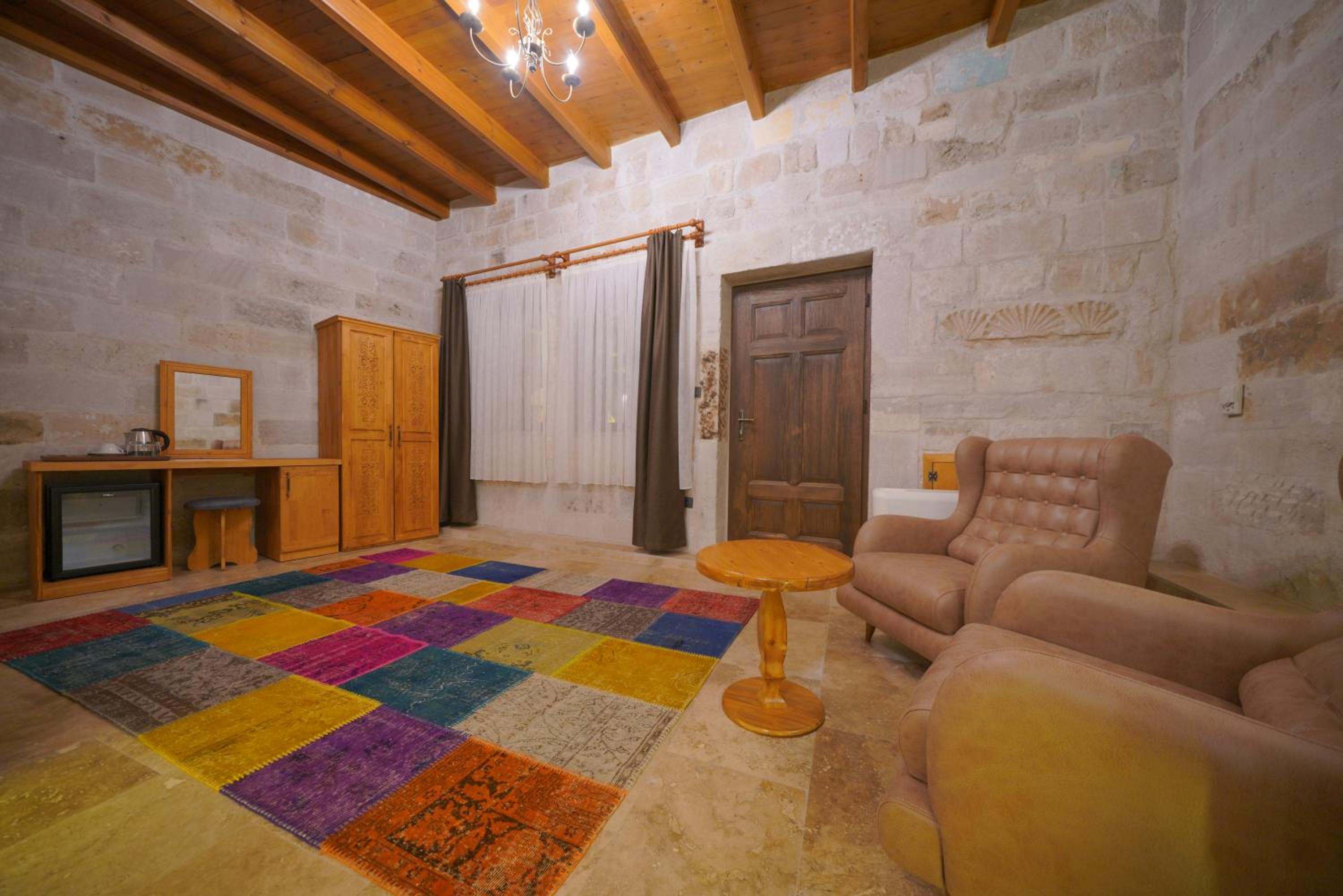 Secret Hill Cave Suites - Image 130