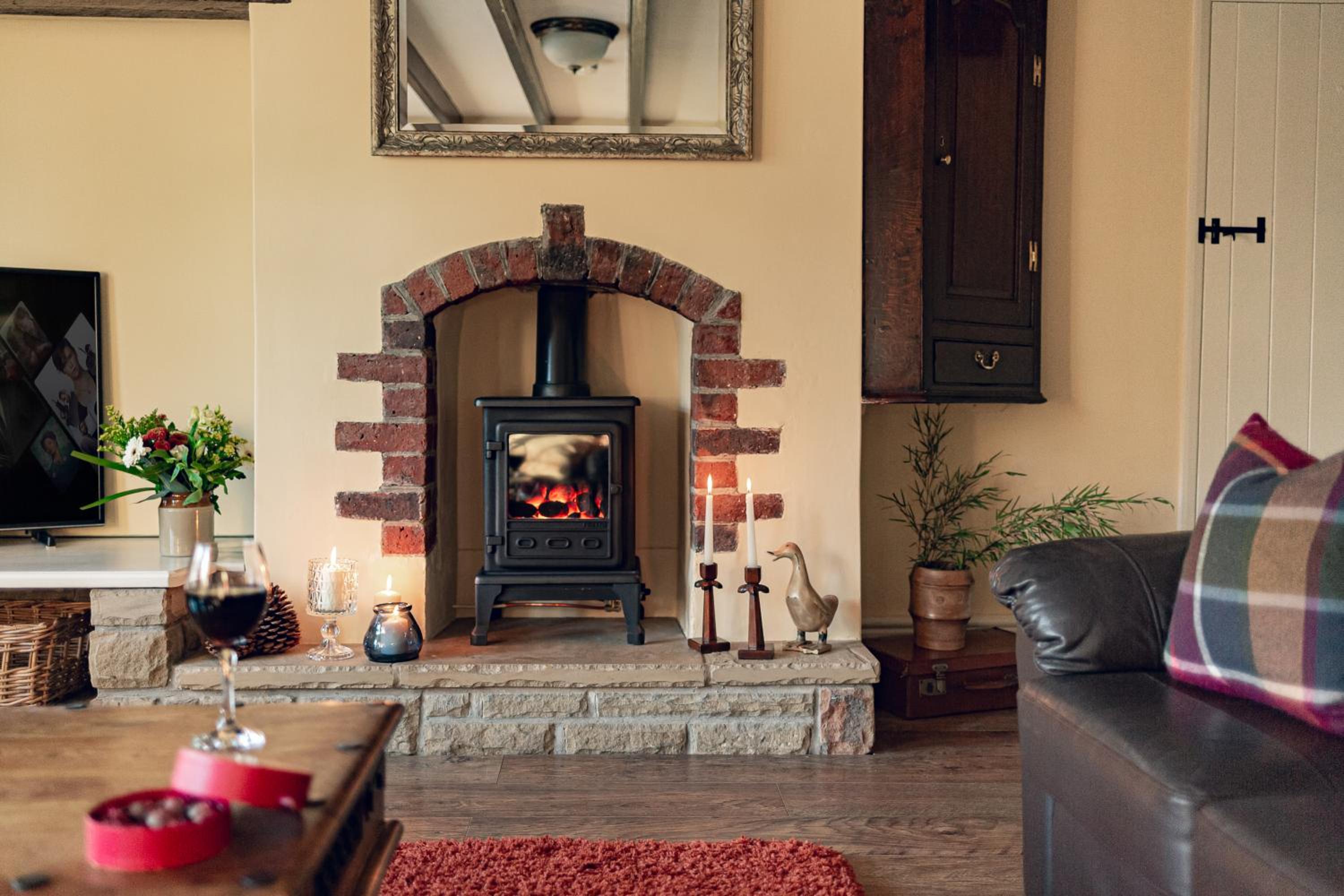 Garth Cottage Village Dog-Friendly Sleeps 4 view 3