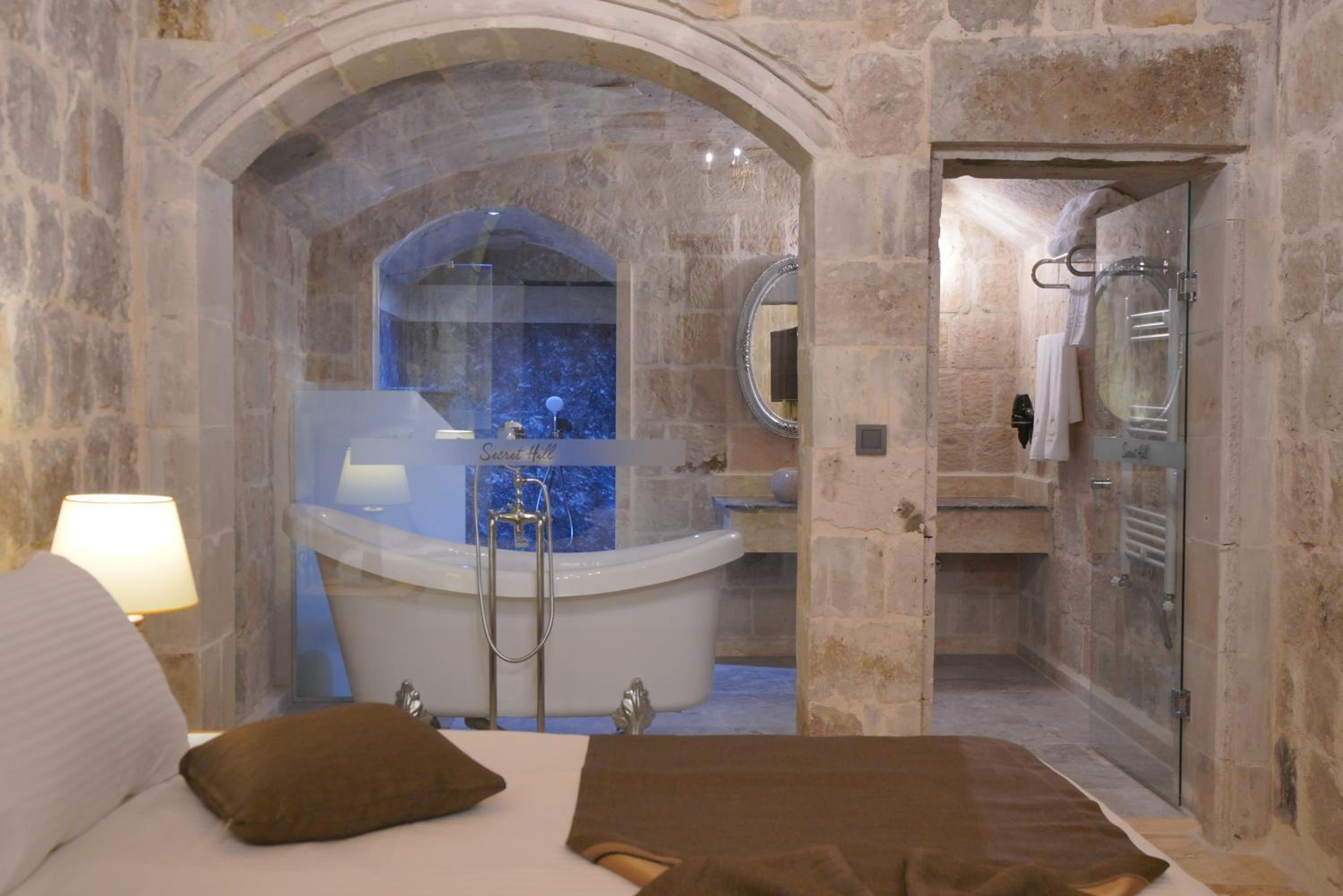 Secret Hill Cave Suites - Image 135