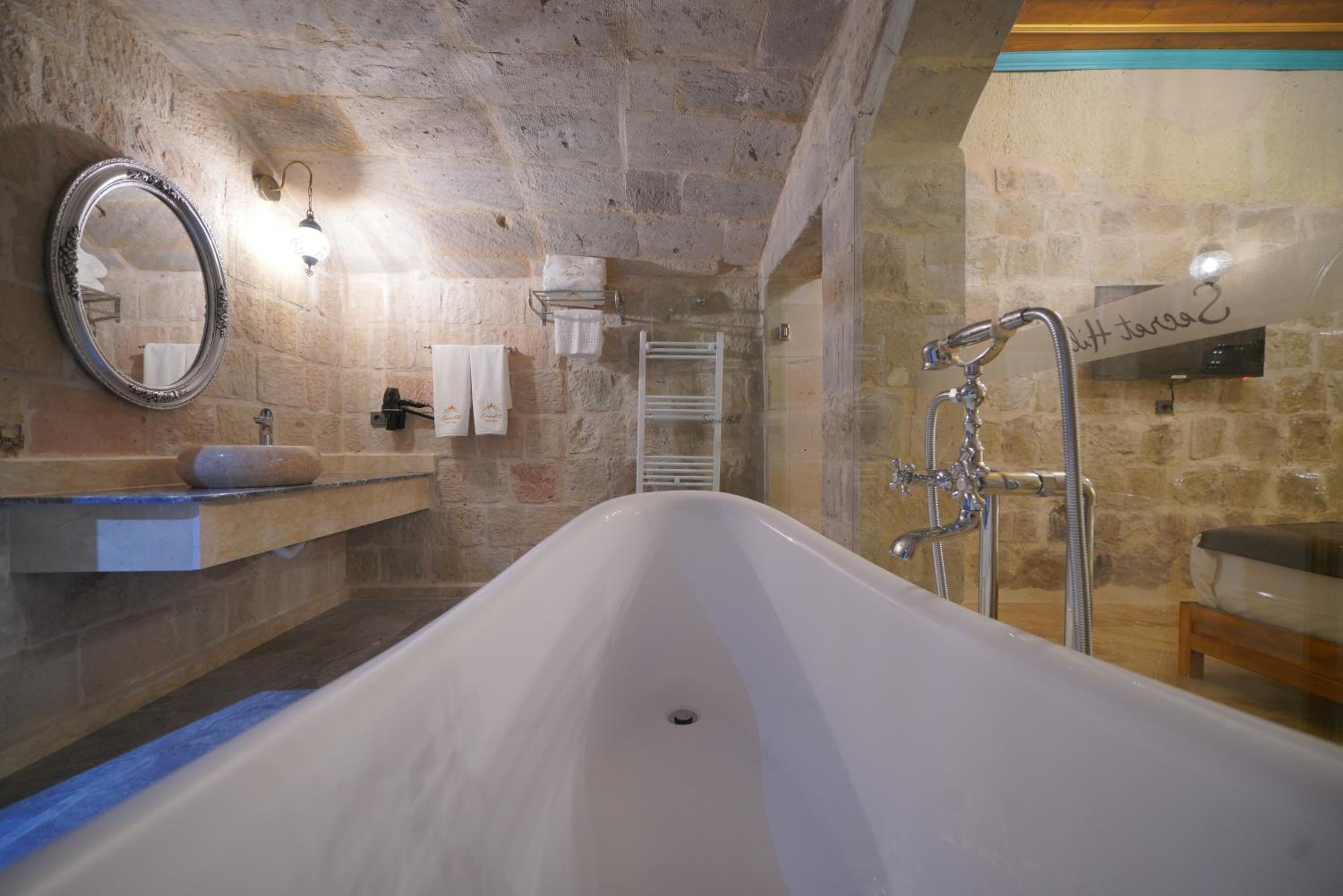 Secret Hill Cave Suites - Image 136