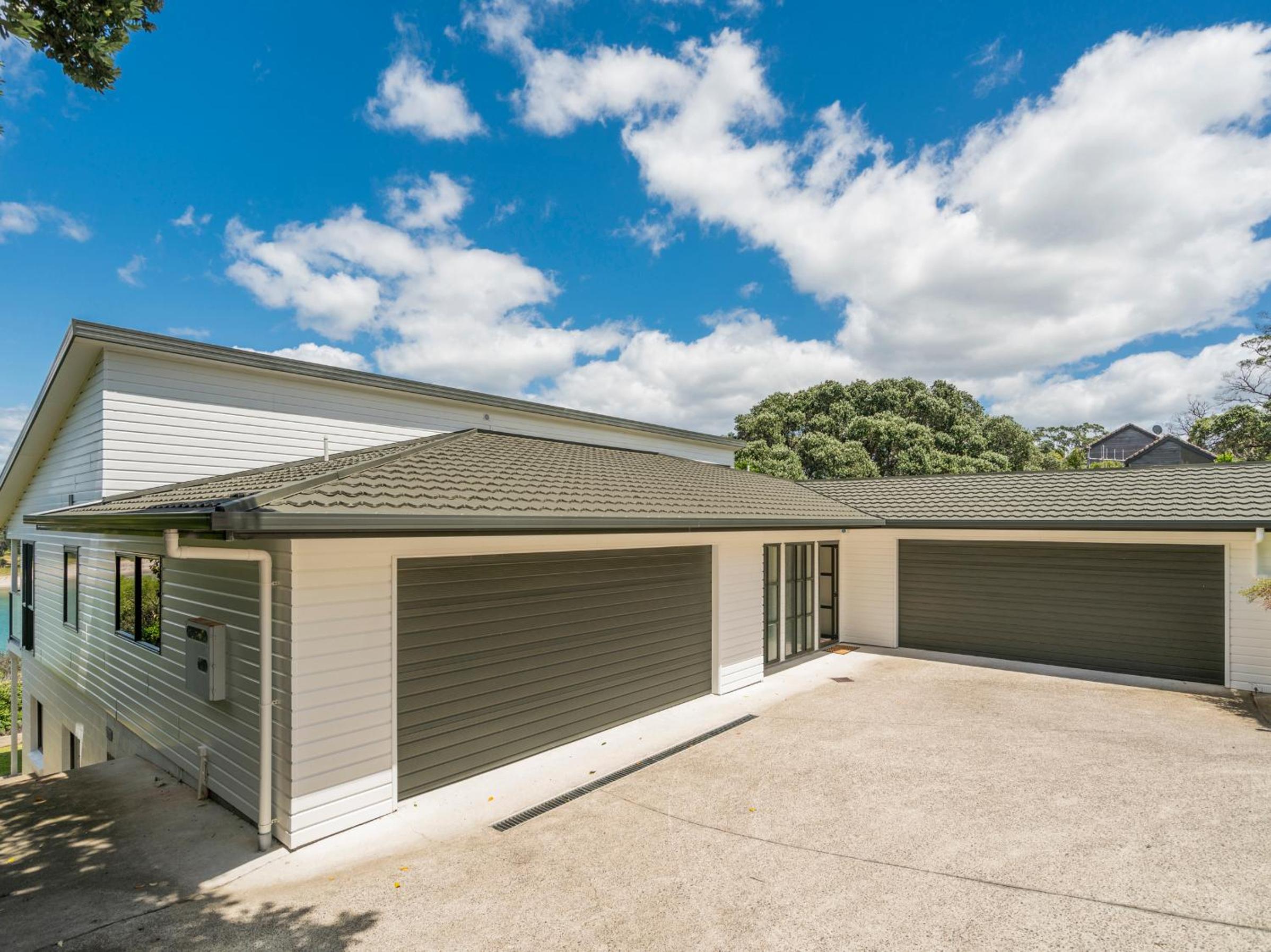 Pohutukawa on Paku - Tairua Holiday Home view 3