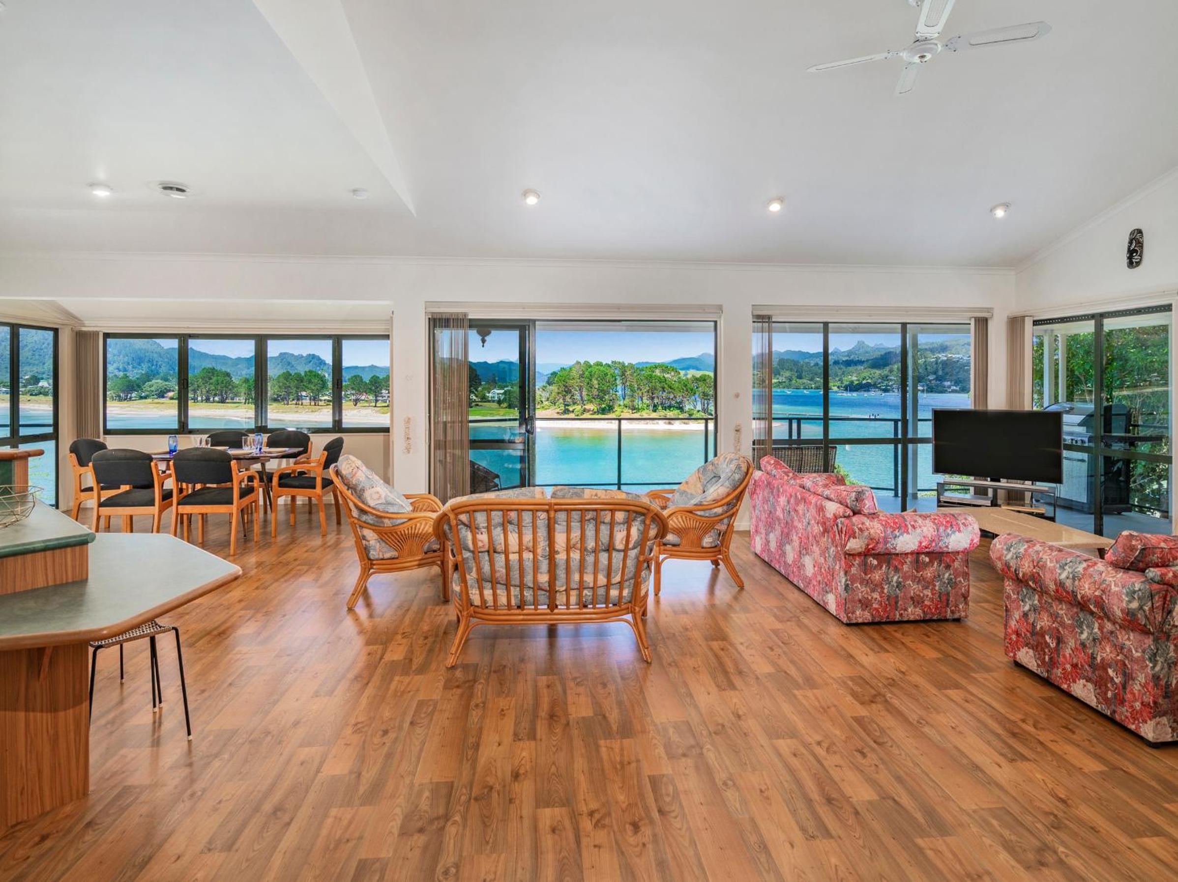 Pohutukawa on Paku - Tairua Holiday Home view 5