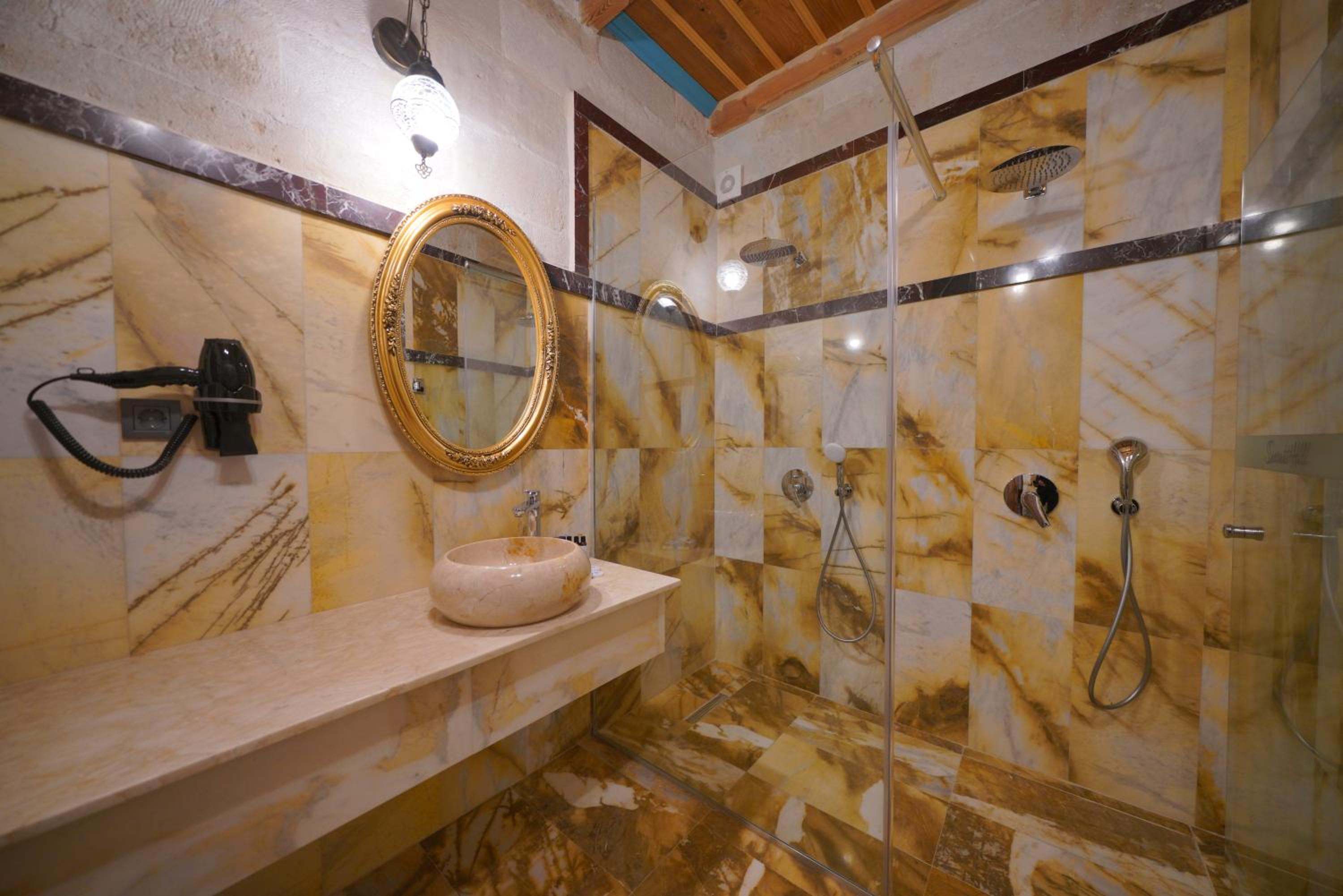 Secret Hill Cave Suites - Image 145