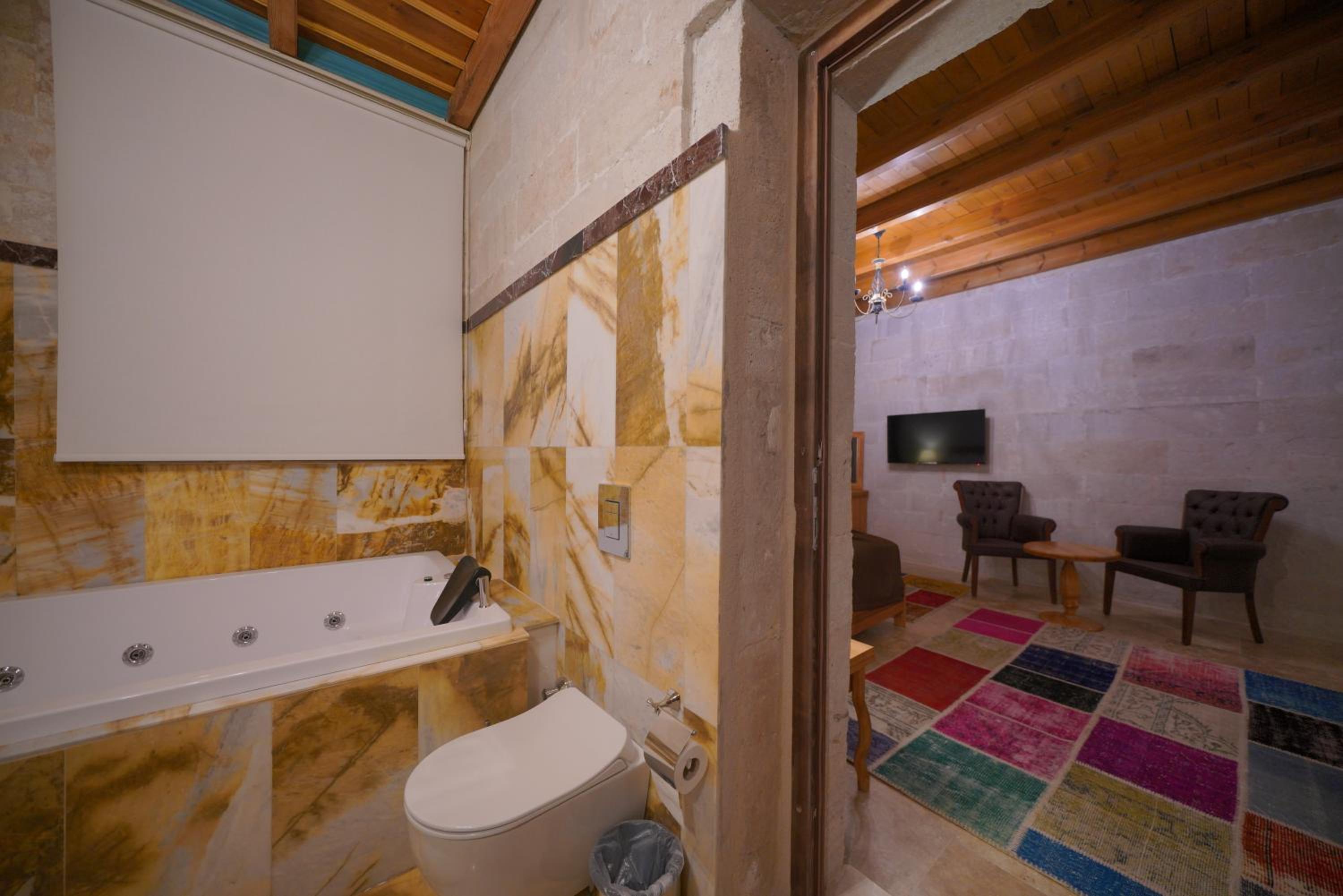 Secret Hill Cave Suites - Image 147