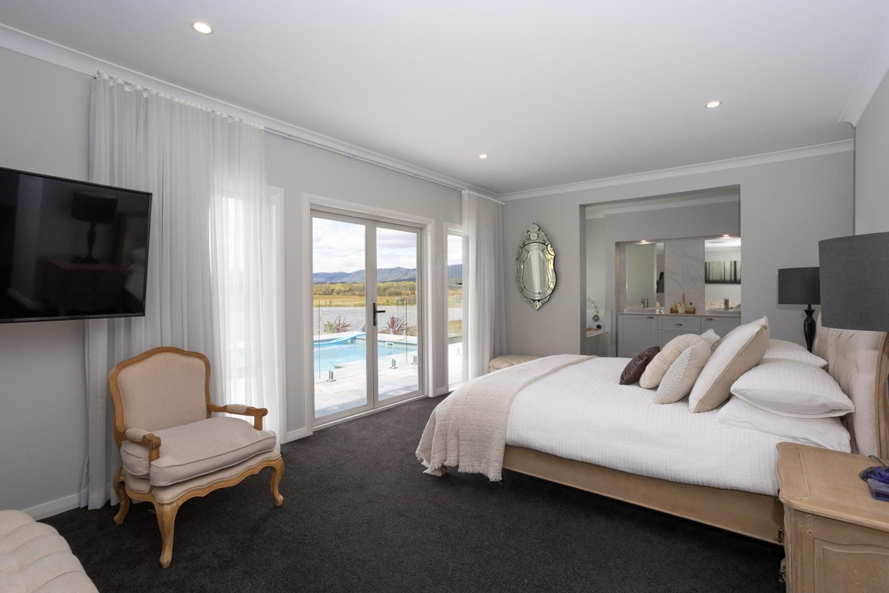 Soulful Grande Manor with Mineral Pool