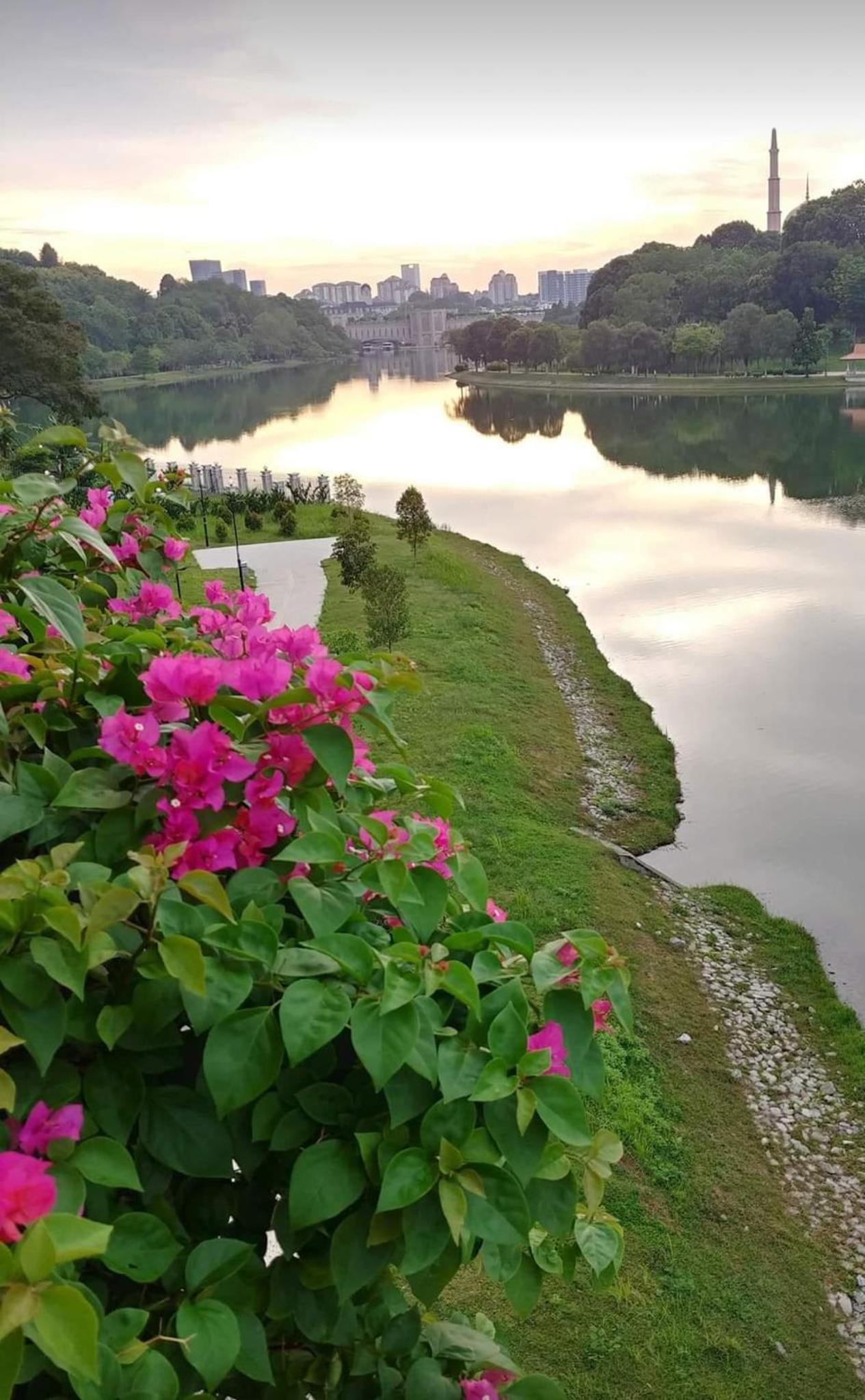 Spacious 3BR Family Homestay Putrajaya Near Masjid & Hospital Ramadan Stay