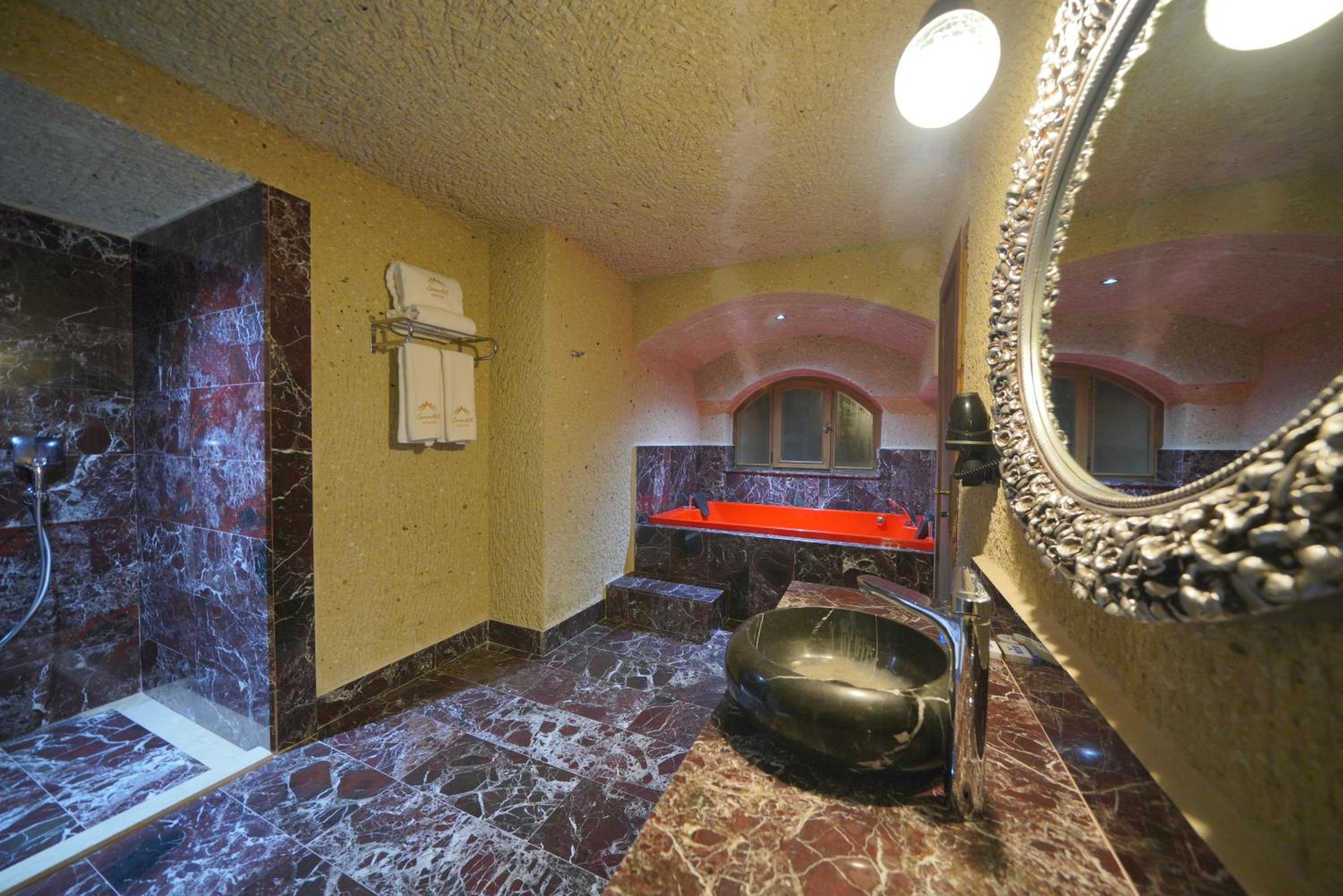 Secret Hill Cave Suites - Image 142