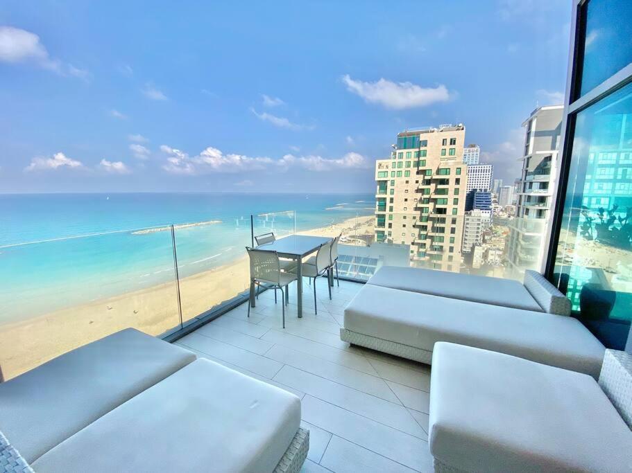 Amazing Sea view APT with parking at Royal Beach - By Beach Apartments TLV