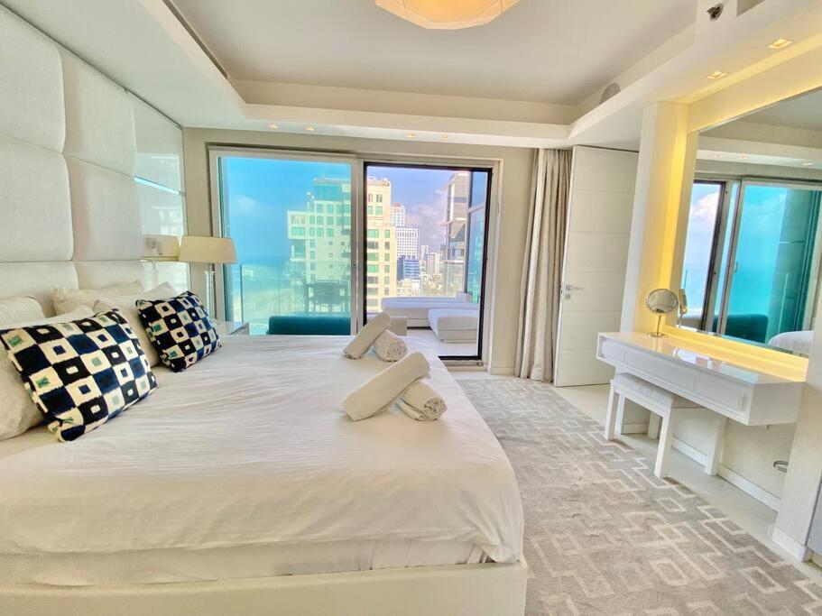 Amazing Sea view APT with parking at Royal Beach - By Beach Apartments TLV