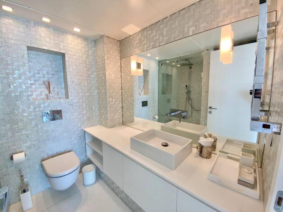 Amazing Sea view APT with parking at Royal Beach - By Beach Apartments TLV