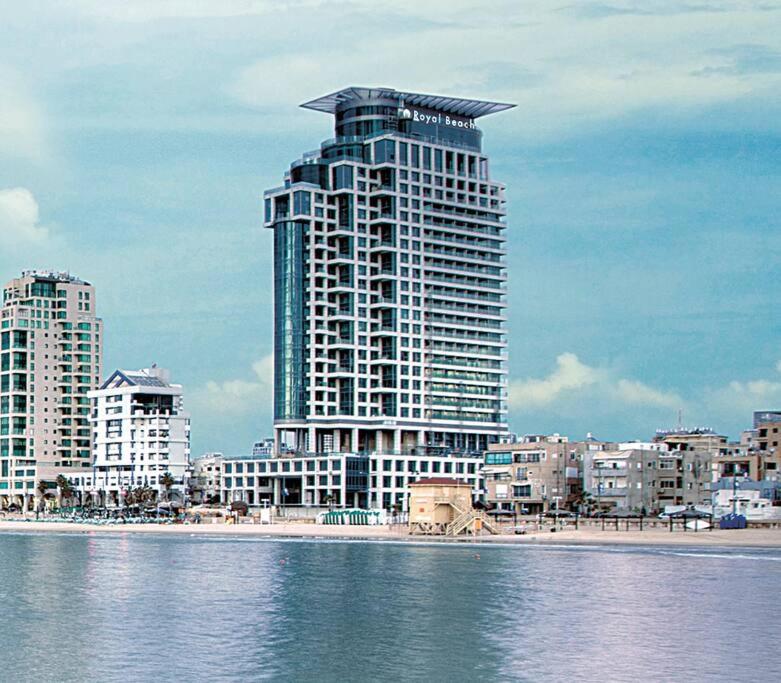 Amazing Sea view APT with parking at Royal Beach - By Beach Apartments TLV