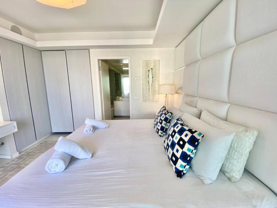 Amazing Sea view APT with parking at Royal Beach - By Beach Apartments TLV