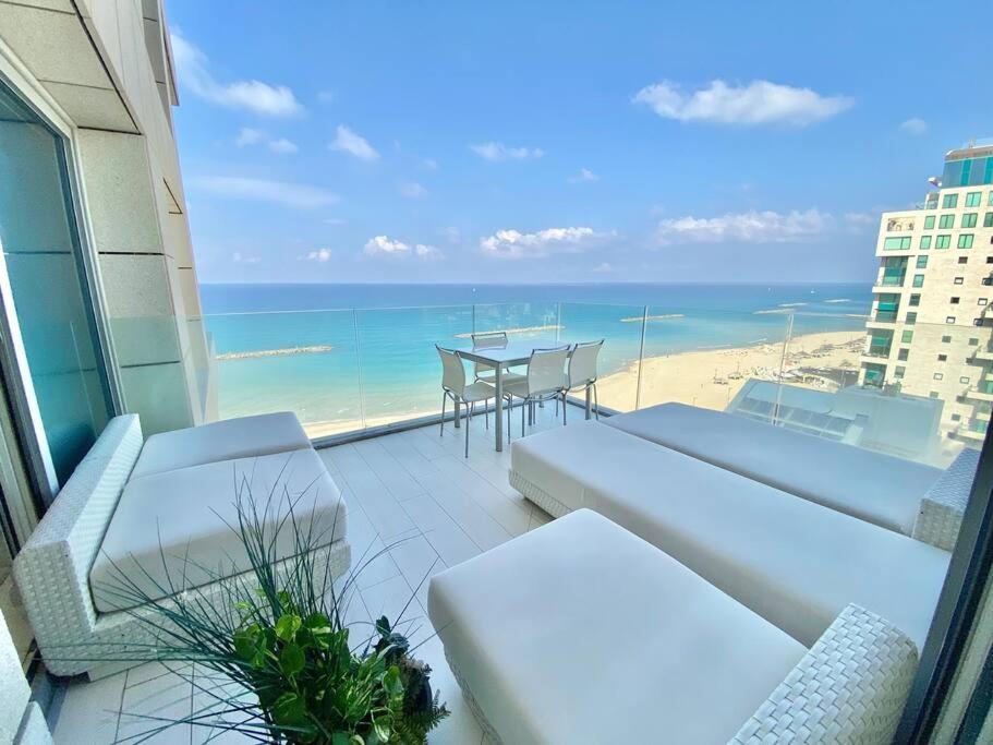 Amazing Sea view APT with parking at Royal Beach - By Beach Apartments TLV