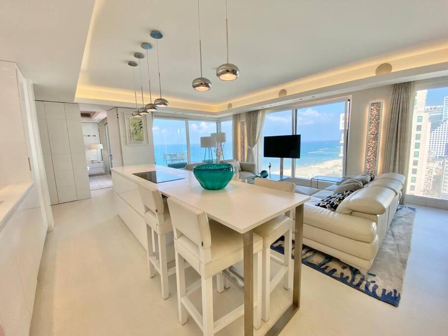 Amazing Sea view APT with parking at Royal Beach - By Beach Apartments TLV