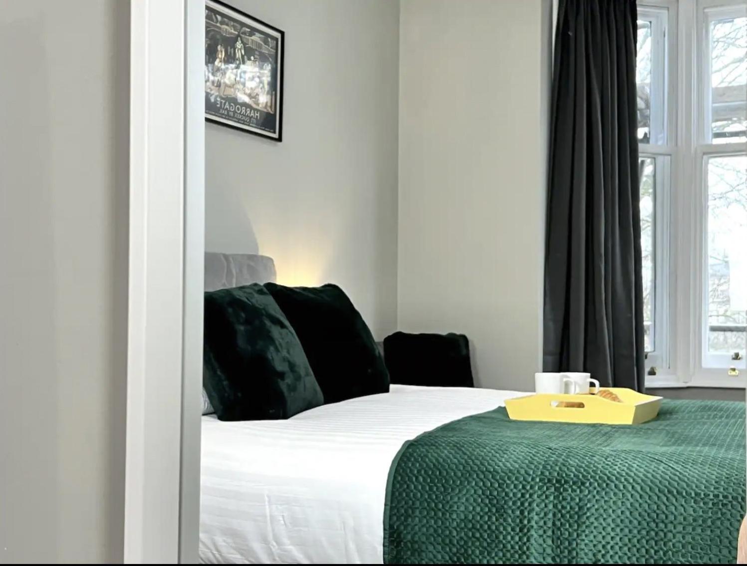 Luxury Harrogate Flat with Free Parking view 4