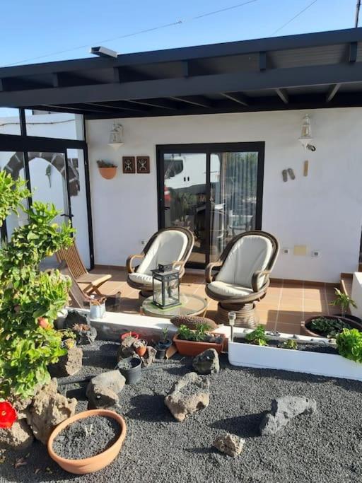 Apartamento con terraza y jardín