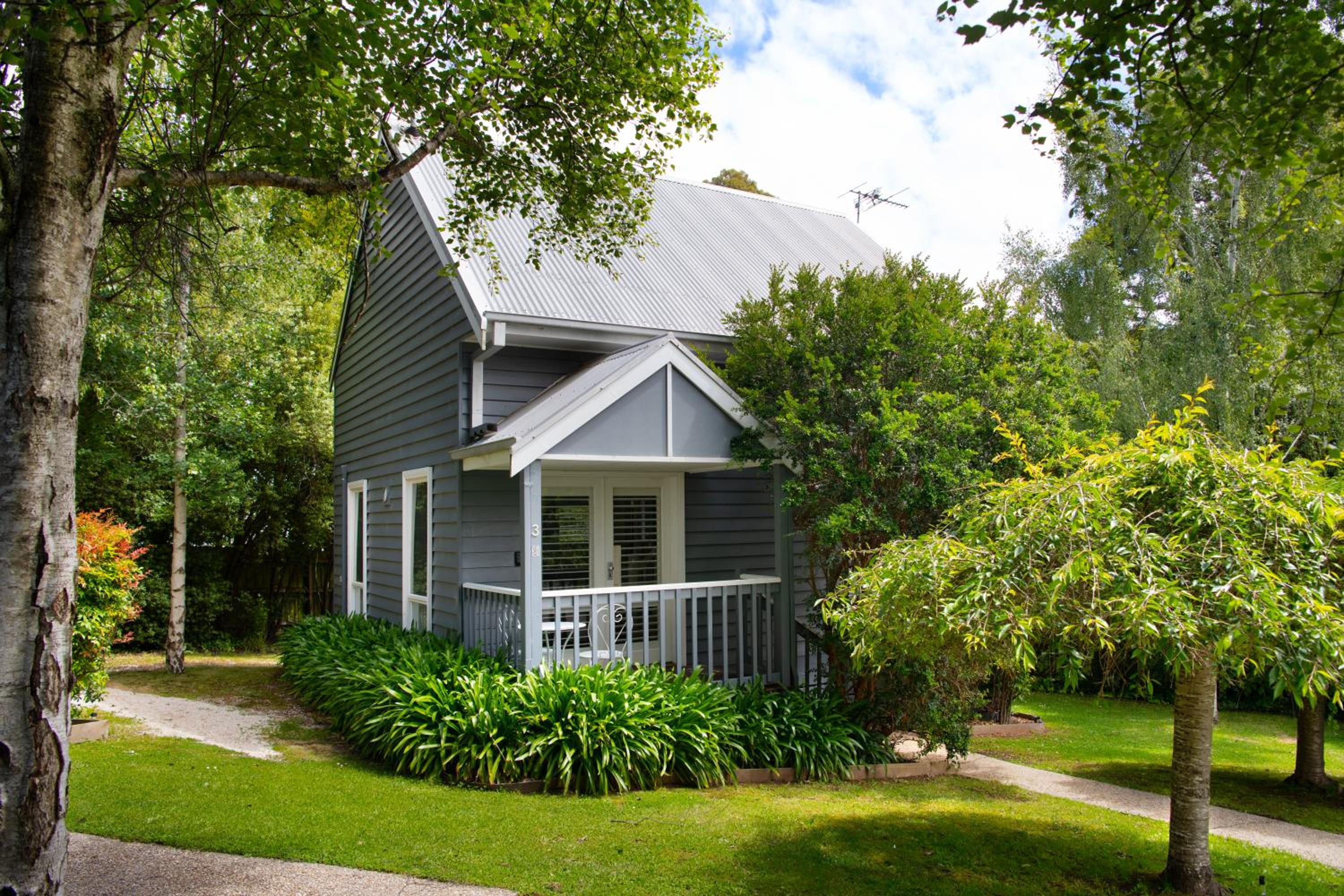 Hotel Lake Orchard Villas - Image 1