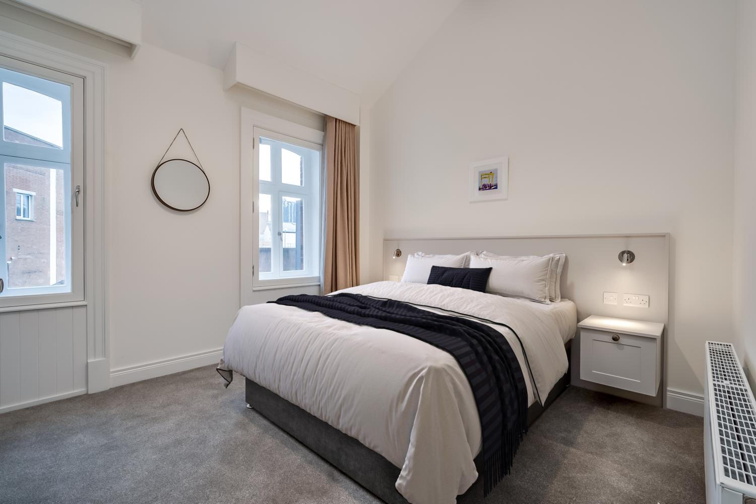 Castle Buildings Serviced Apartments view 4