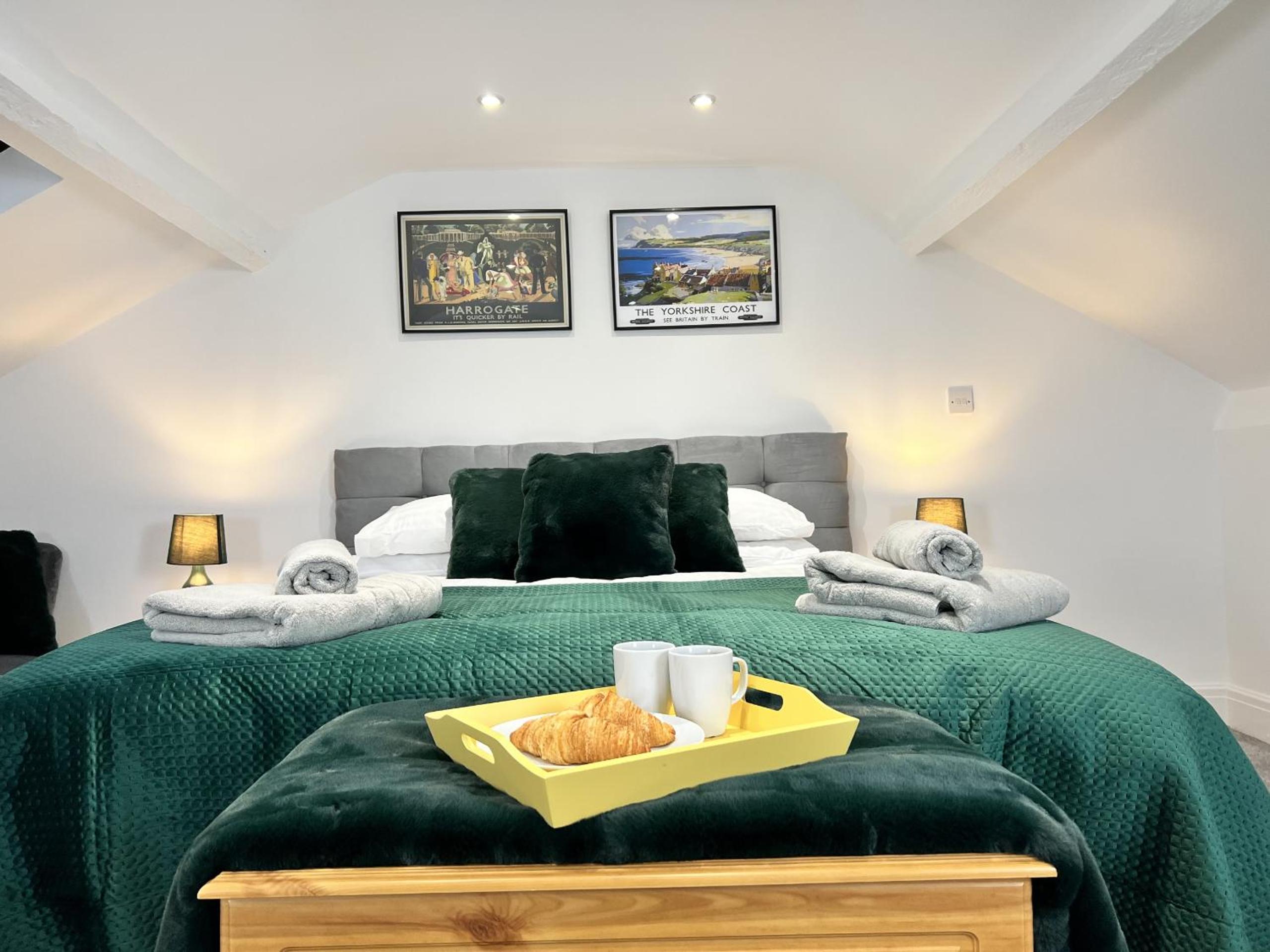 Luxurious Harrogate Penthouse with Free Parking view 4