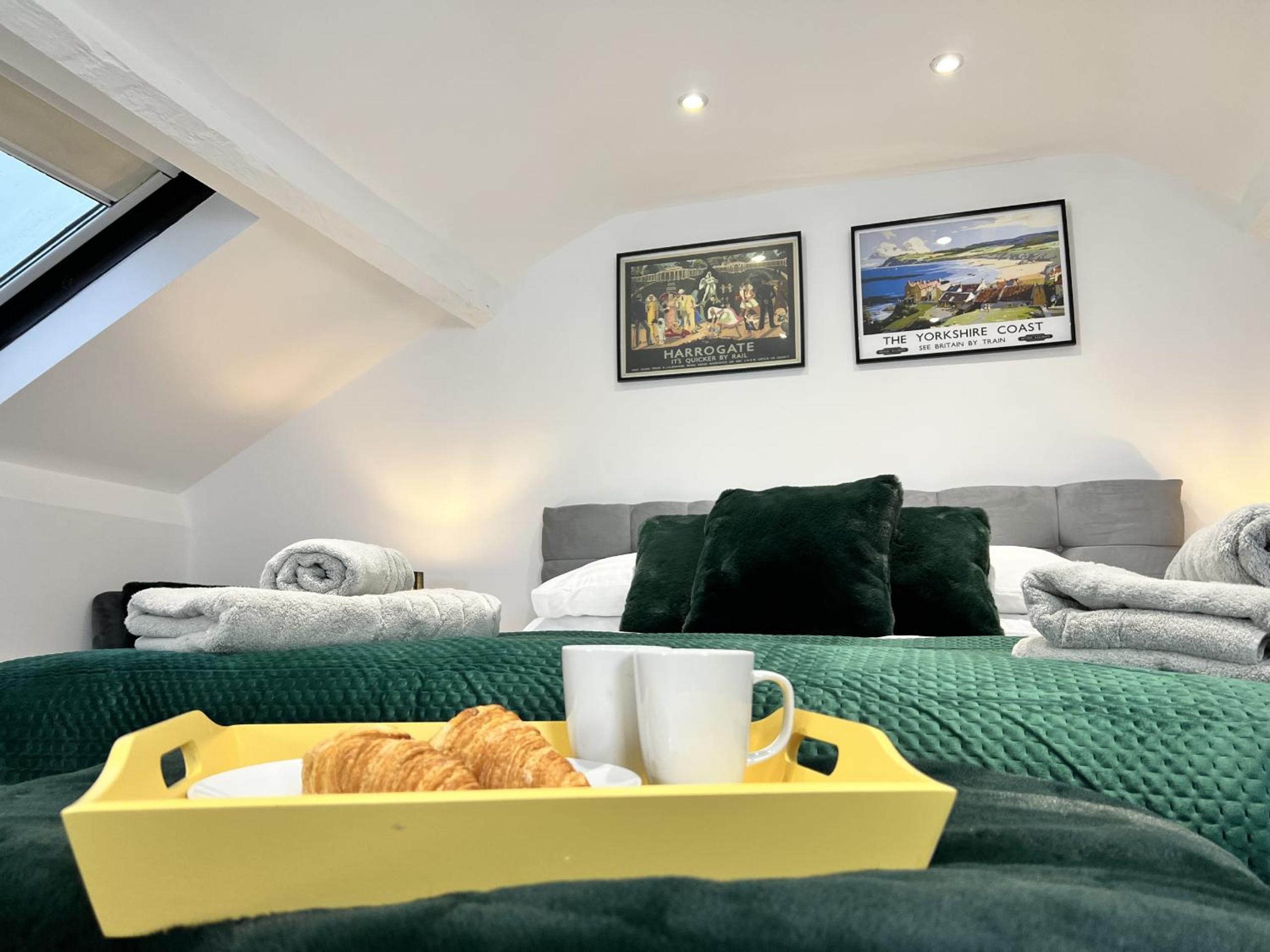 Luxurious Harrogate Penthouse with Free Parking view 5