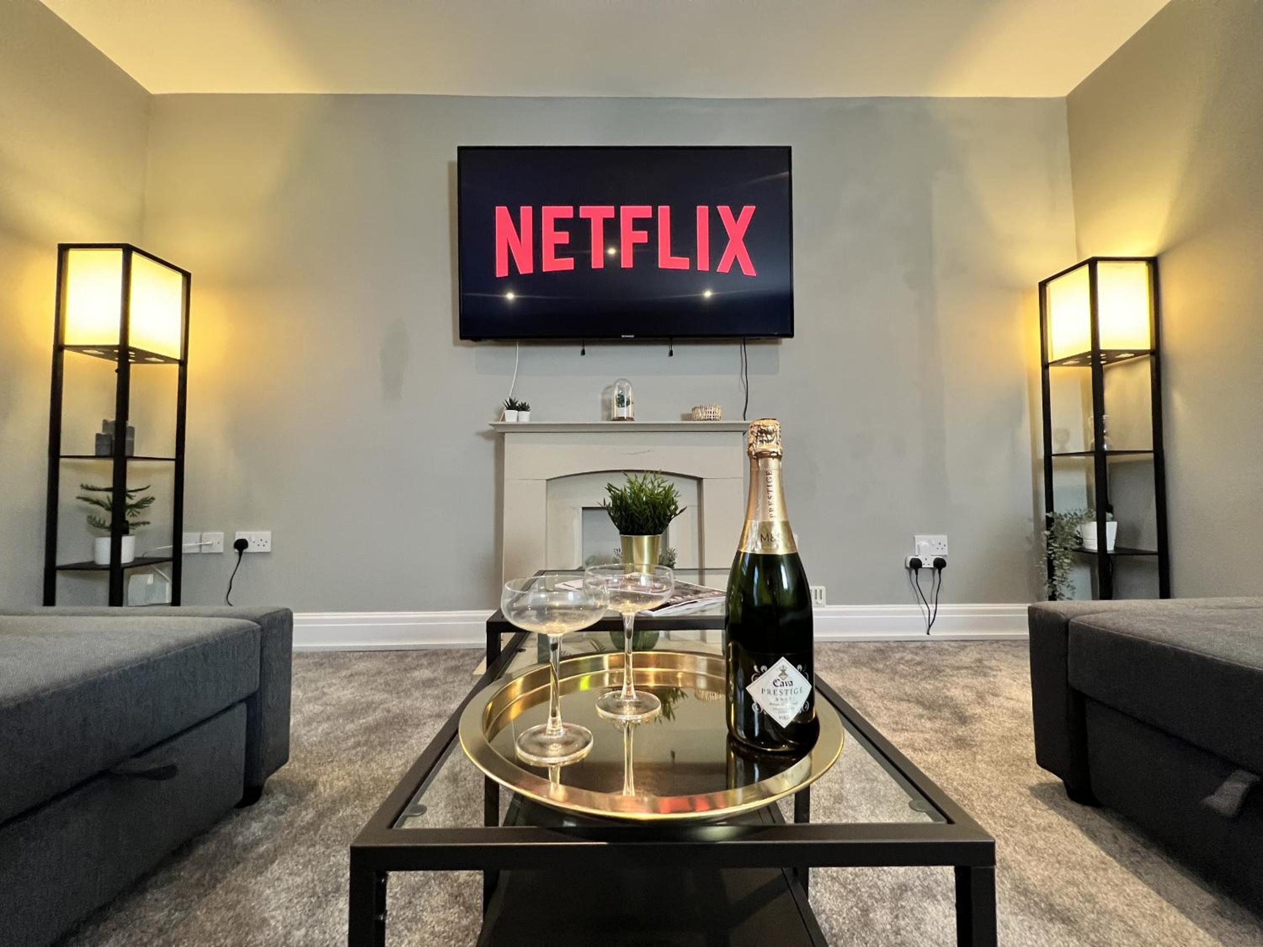 Luxurious Harrogate Penthouse with Free Parking view 3