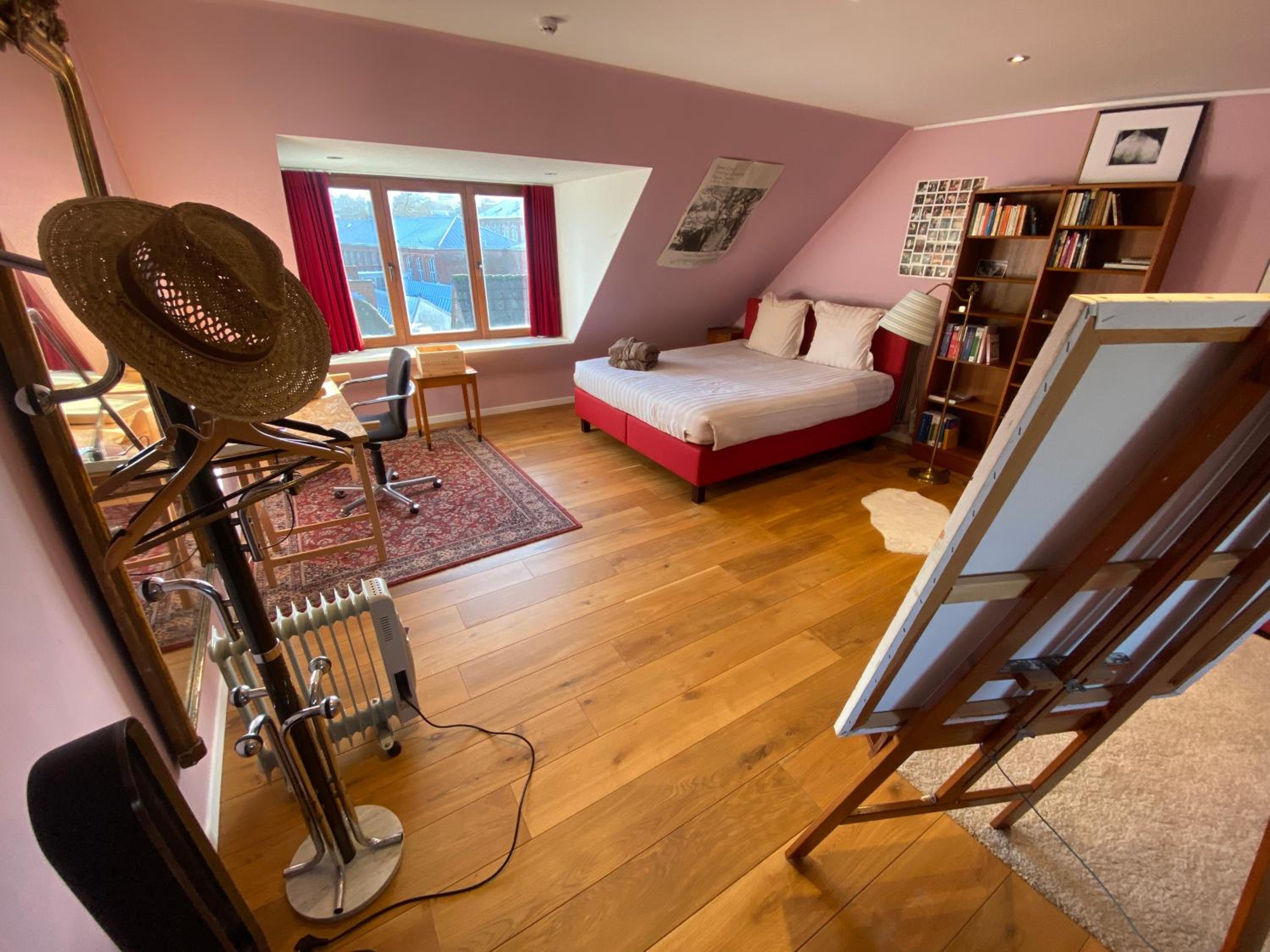 Artist's Loft & Garden