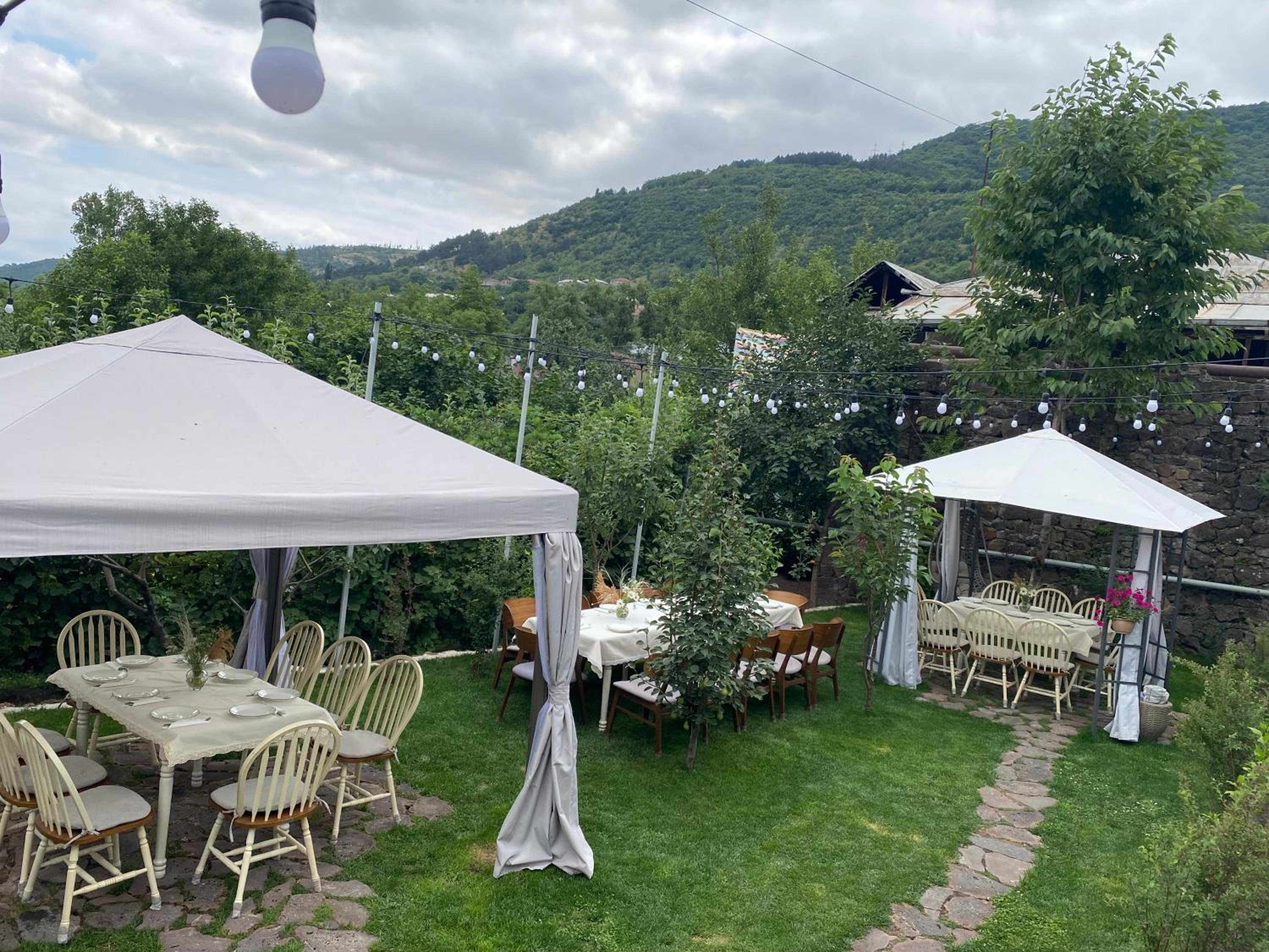 REDROOF Goris Boutique Hotel