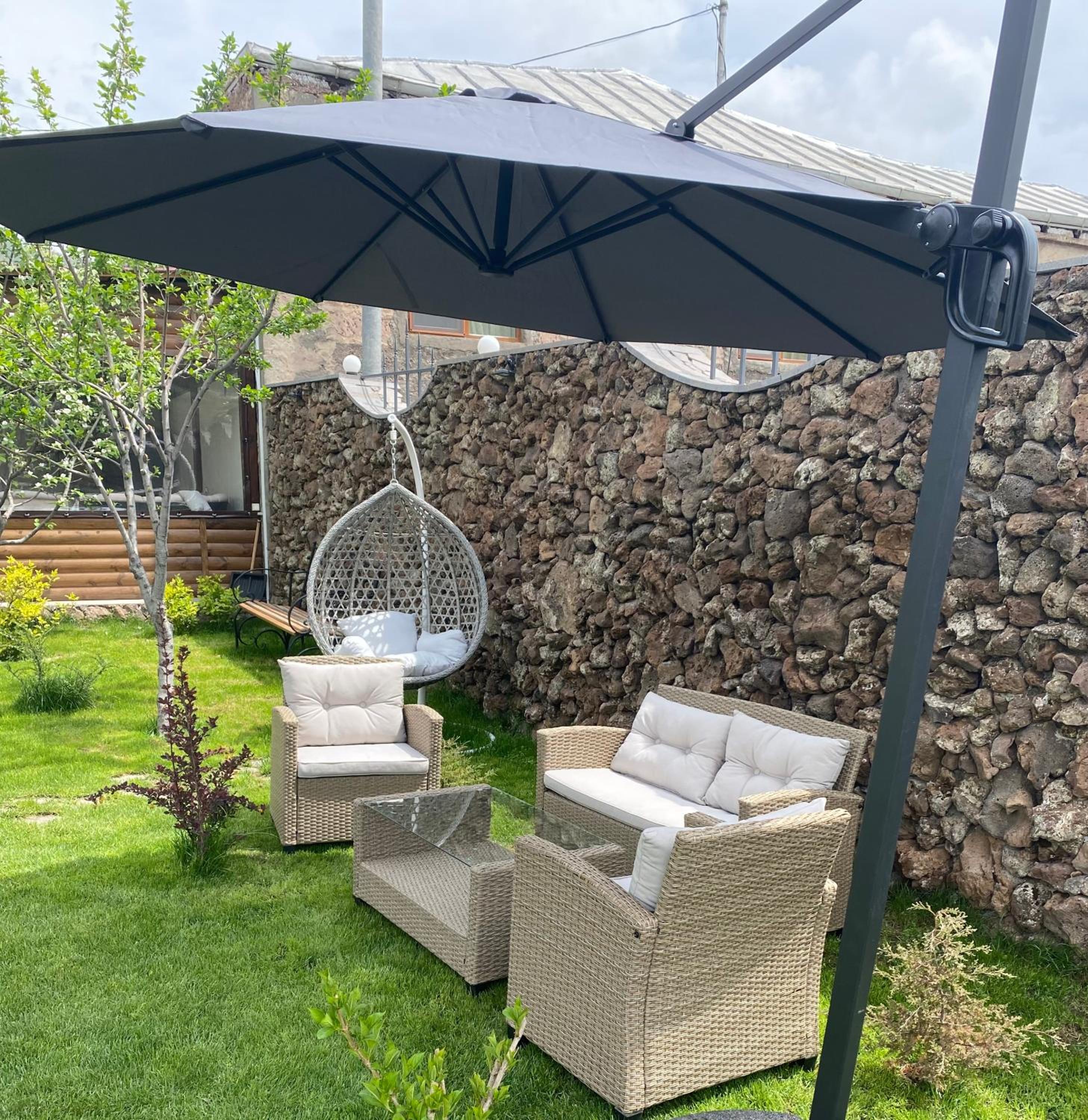 REDROOF Goris Boutique Hotel