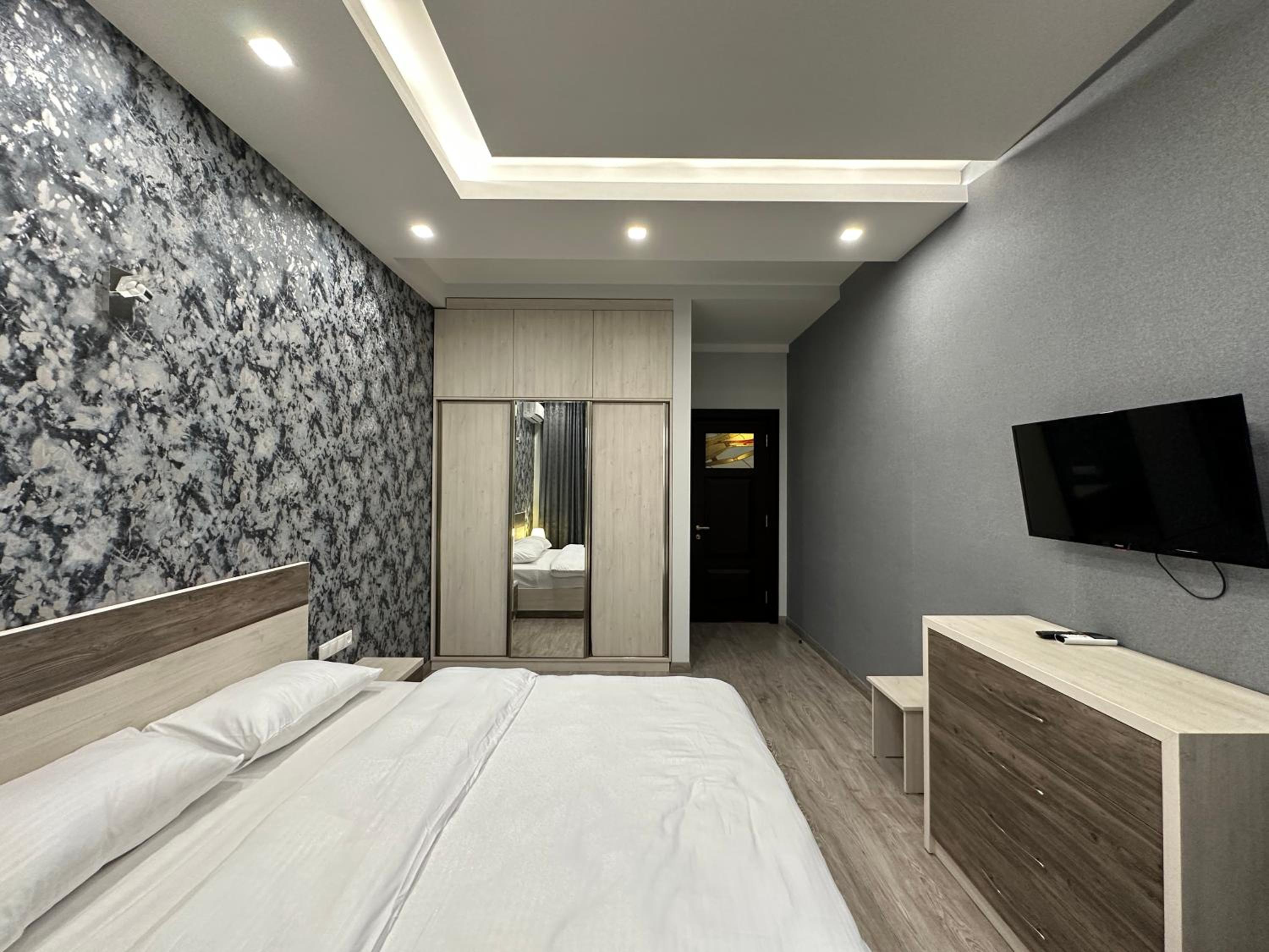 Kajaznuni Street, 3 bedrooms Luxury & Unique apartment QA888