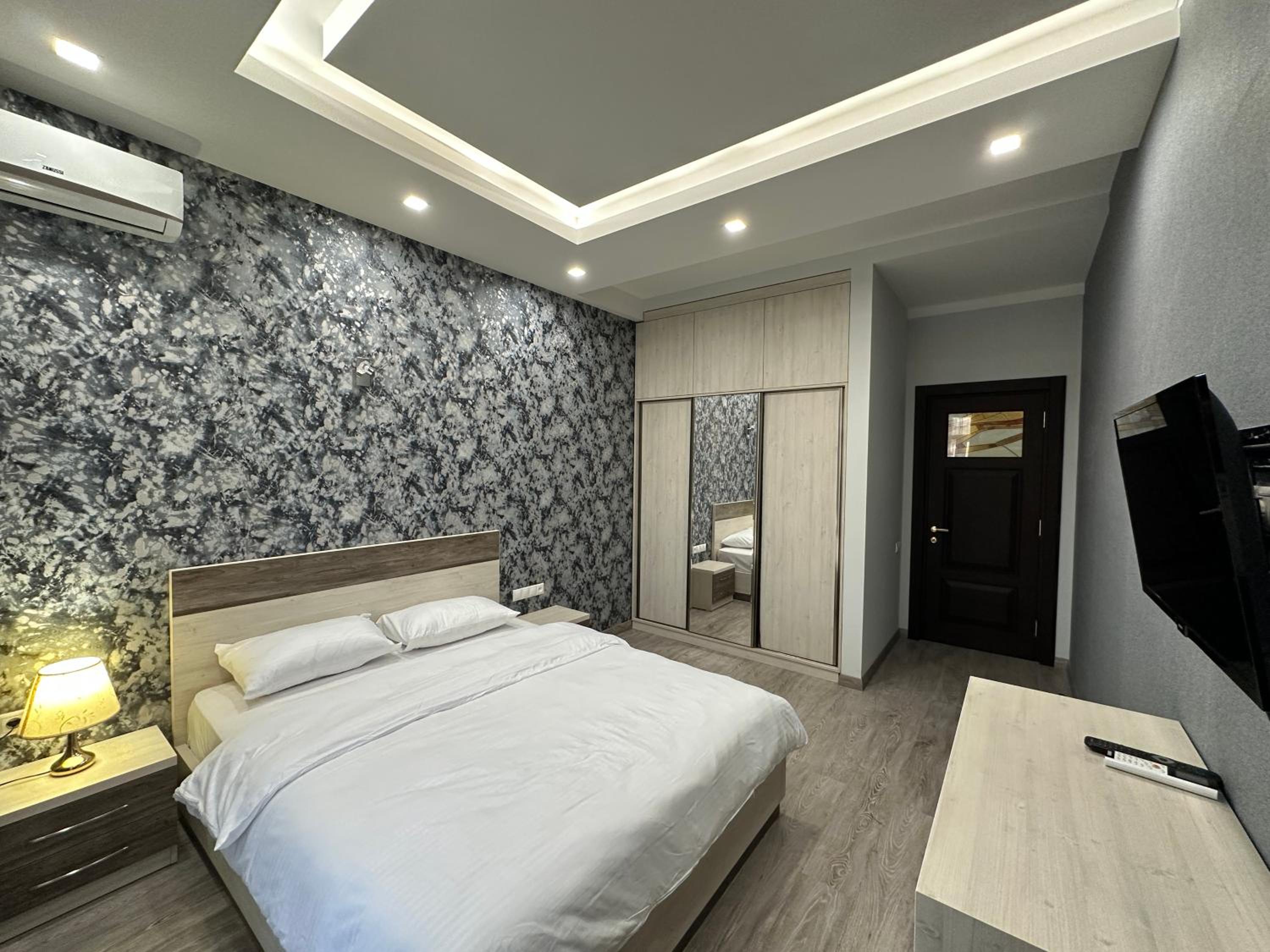 Kajaznuni Street, 3 bedrooms Luxury & Unique apartment QA888
