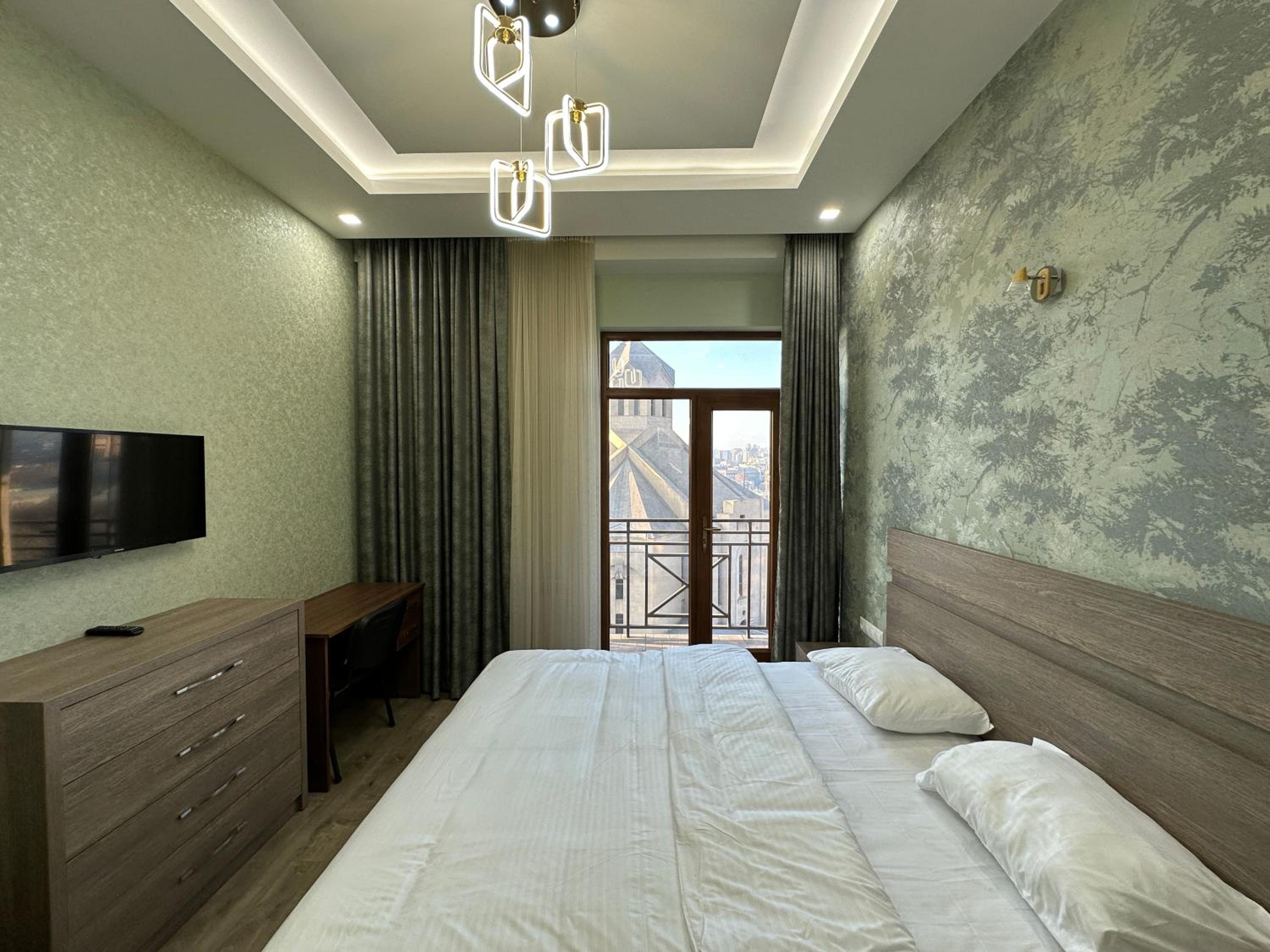 Kajaznuni Street, 3 bedrooms Luxury & Unique apartment QA888