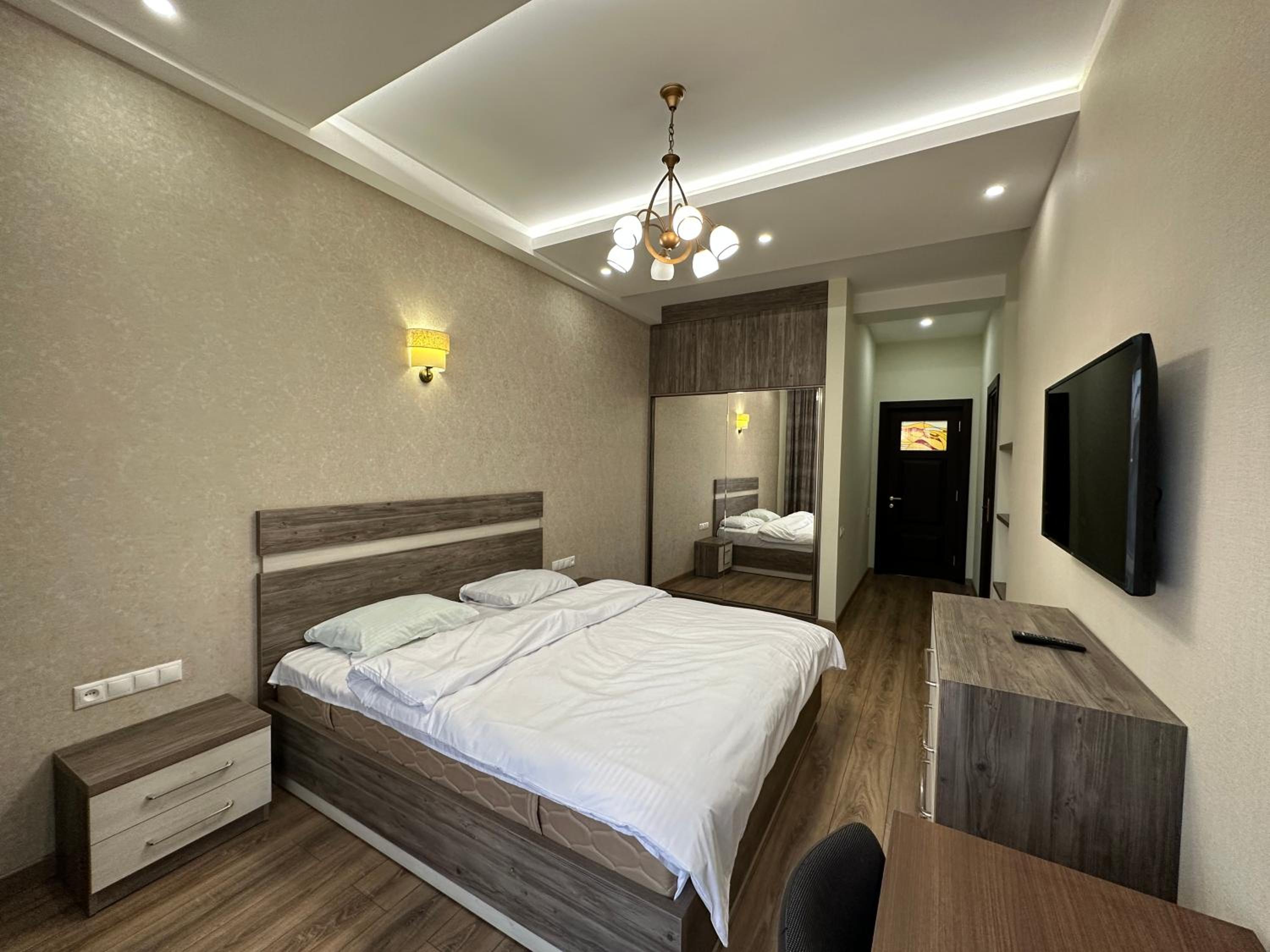 Kajaznuni Street, 3 bedrooms Luxury & Unique apartment QA888