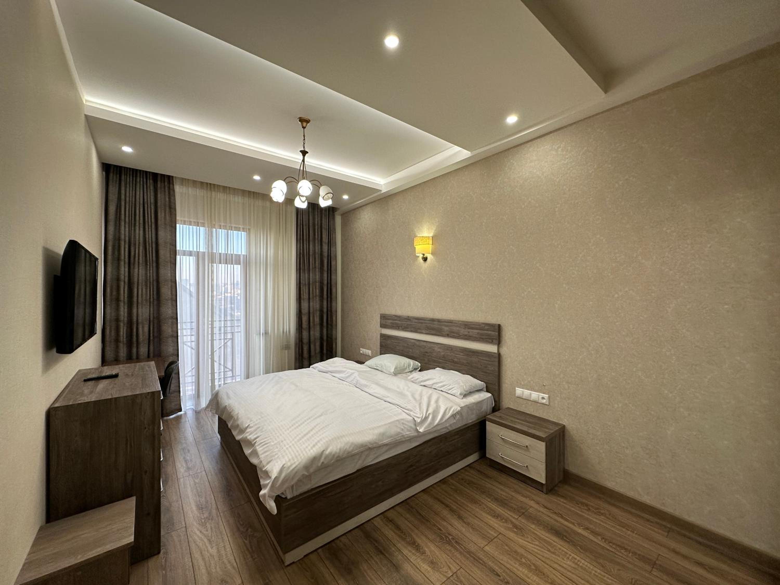 Kajaznuni Street, 3 bedrooms Luxury & Unique apartment QA888