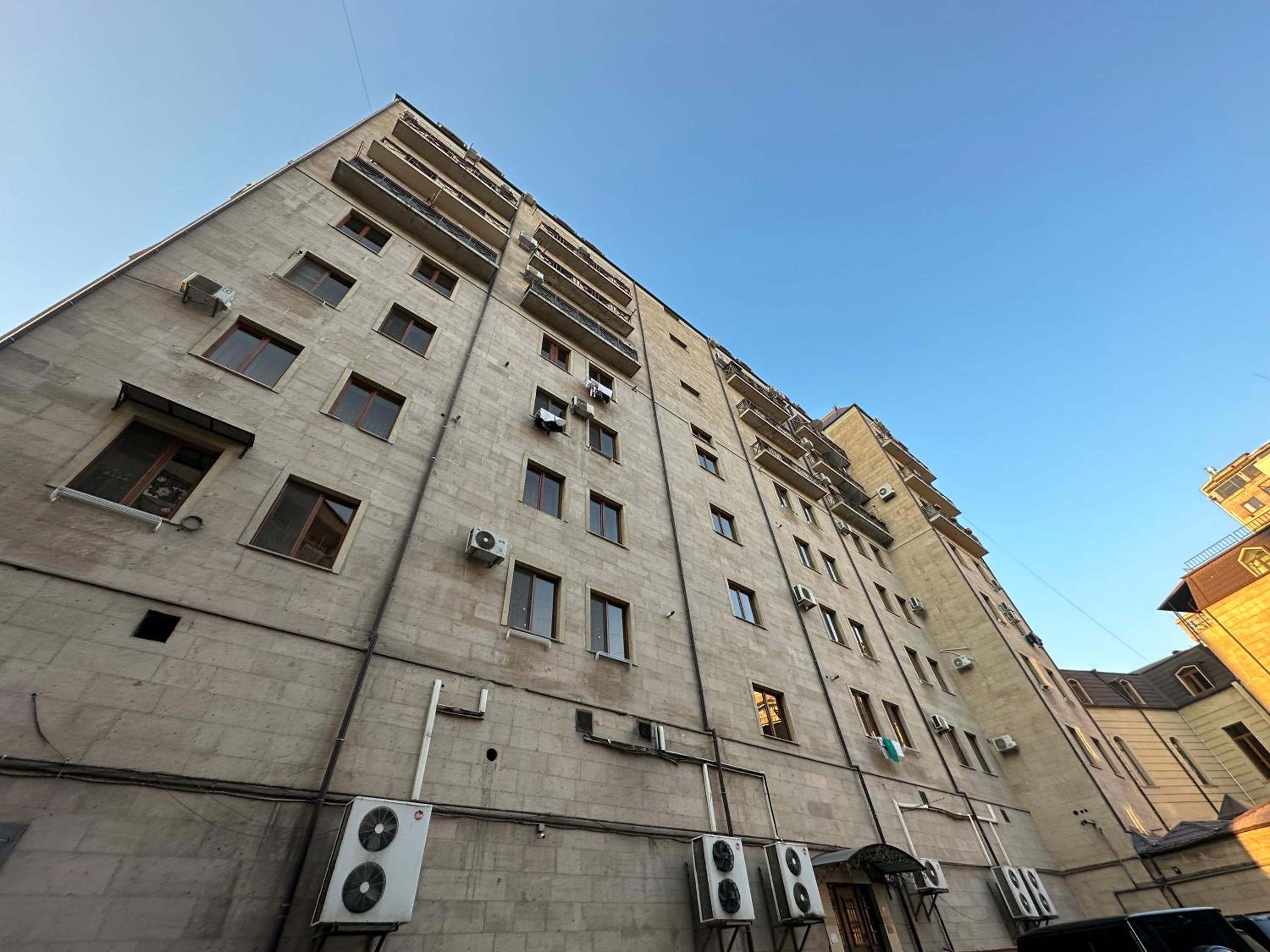 Kajaznuni Street, 3 bedrooms Luxury & Unique apartment QA888
